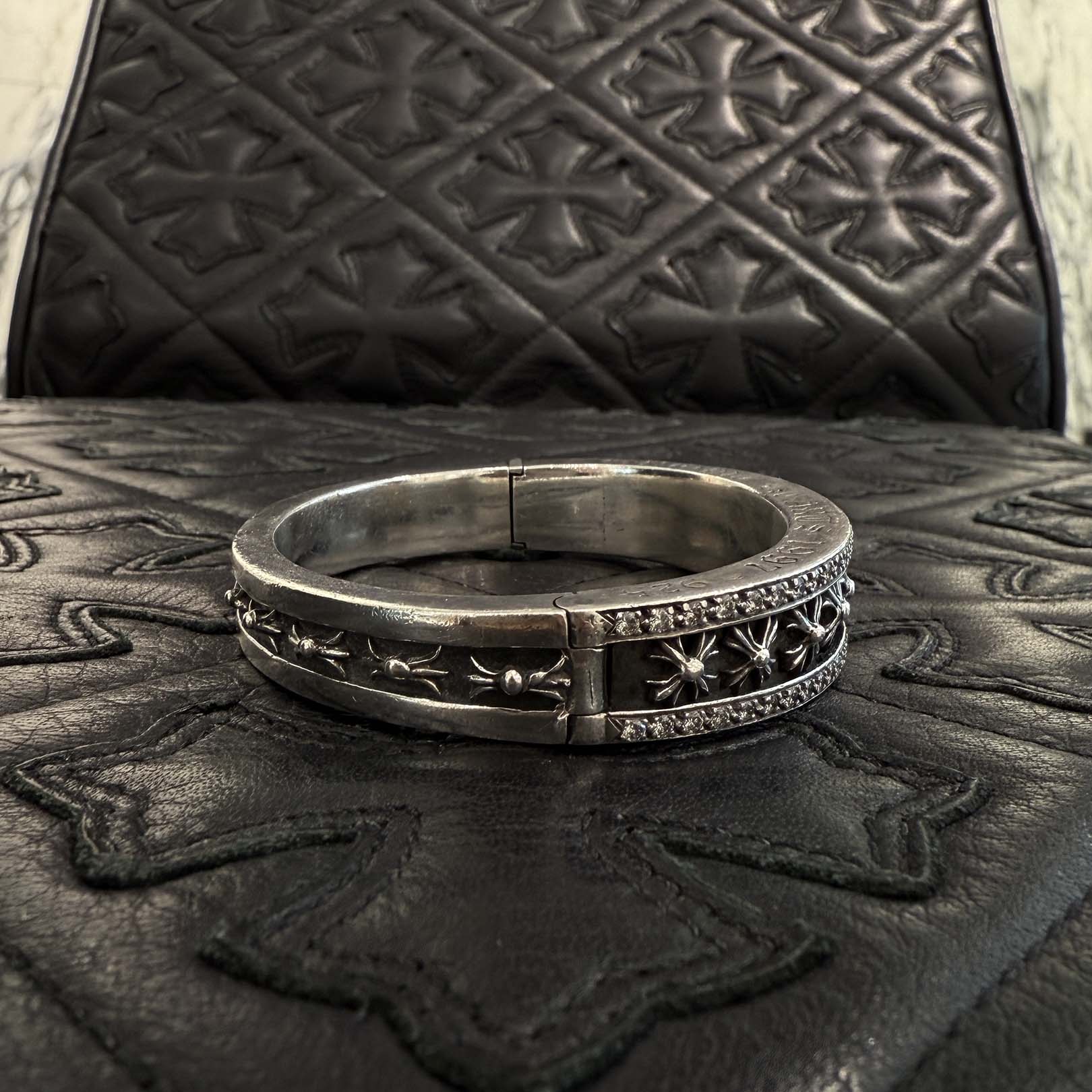 CHROME HEARTS NARROW V BAND CH Plus Bangle Pave Diamond クロムハーツ ナローVバンド CHプラス バングル パヴェダイヤモンド