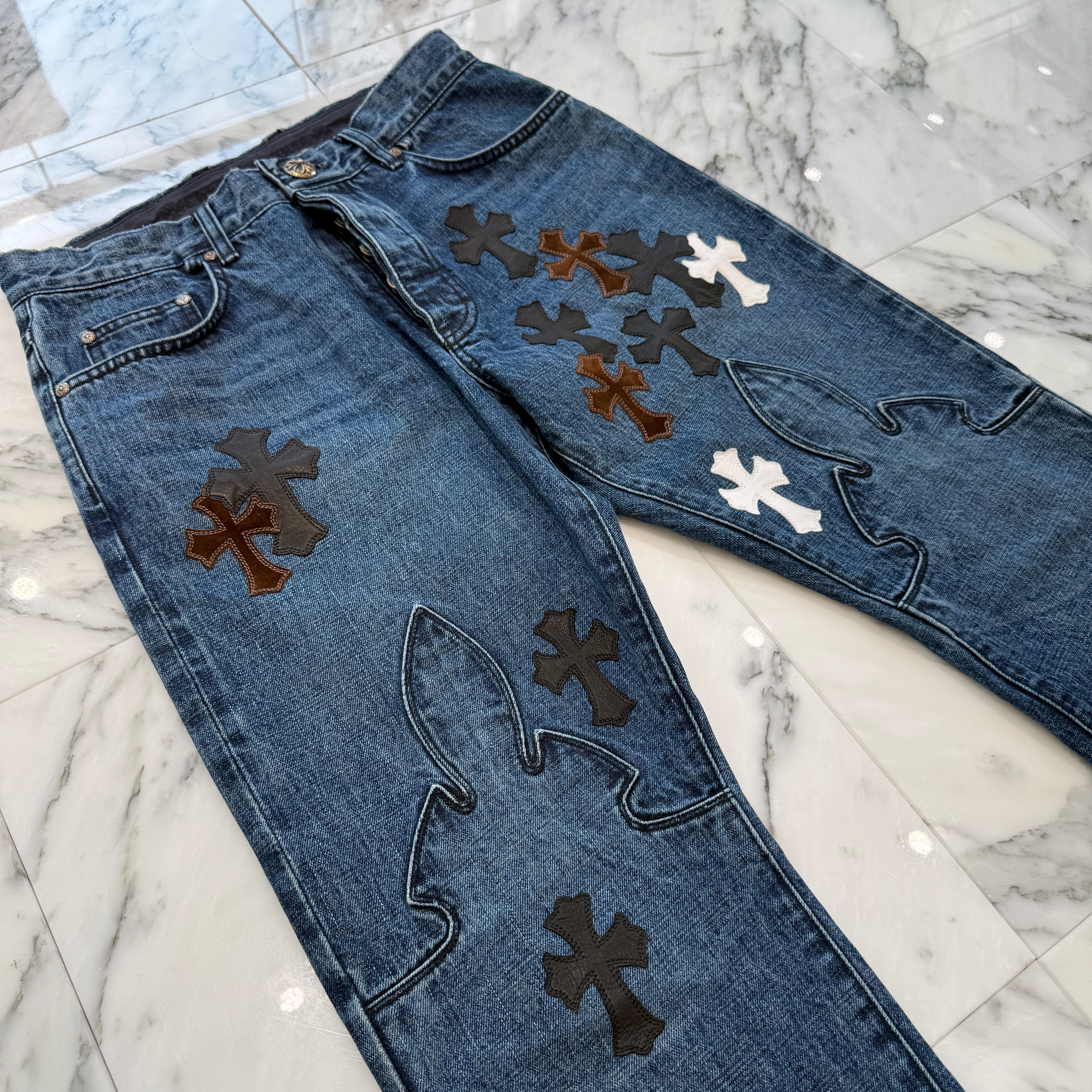 CHROME HEARTS Multi Leather Cross Patch Cross Ball Button Flare Knee Denim Pants Size 33 クロムハーツ マルチレザークロスパッチ クロスボールボタン フレアニー デニムパンツ サイズ33