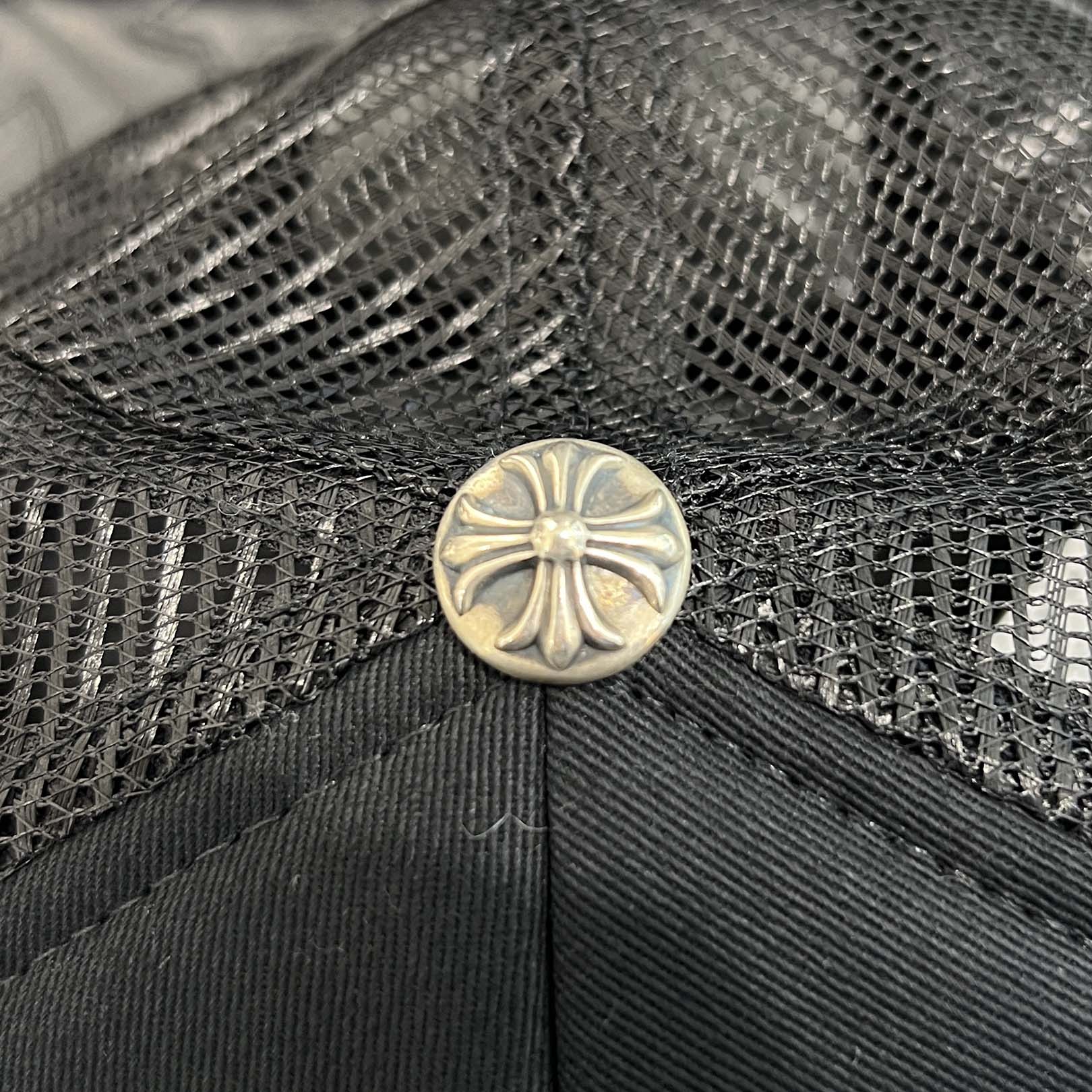 CHROME HEARTS Camo Triple Cross Leather Patch Trucker Cap ONE SIZE (51-61) クロムハーツ カモ トリプルクロス レザーパッチ トラッカーキャップ サイズONE SIZE (51-61)