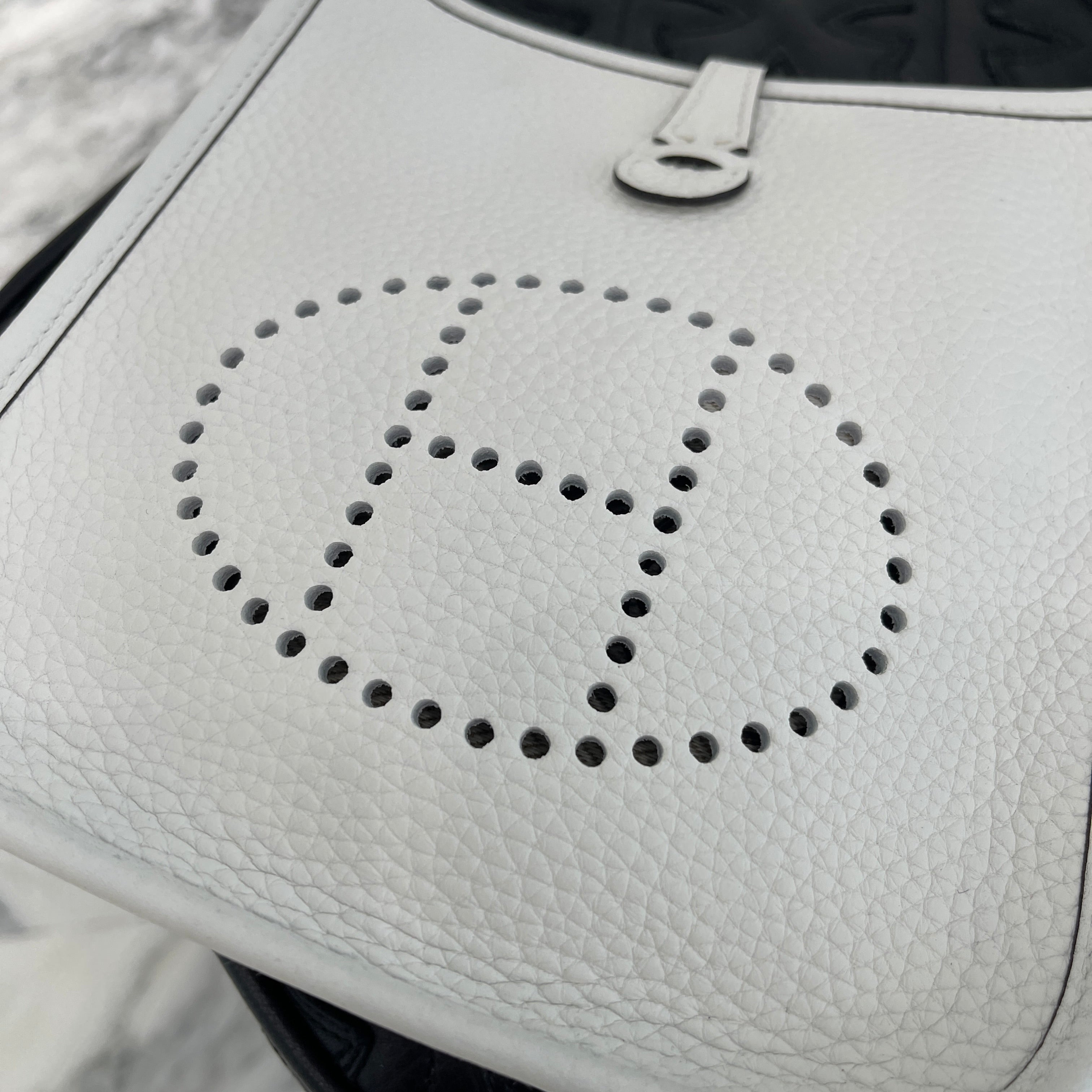 HERMES Evelyne TPM "Blue Pail" W刻印 エルメス エブリン TPM "ブルーペール" レザーショルダーバッグ