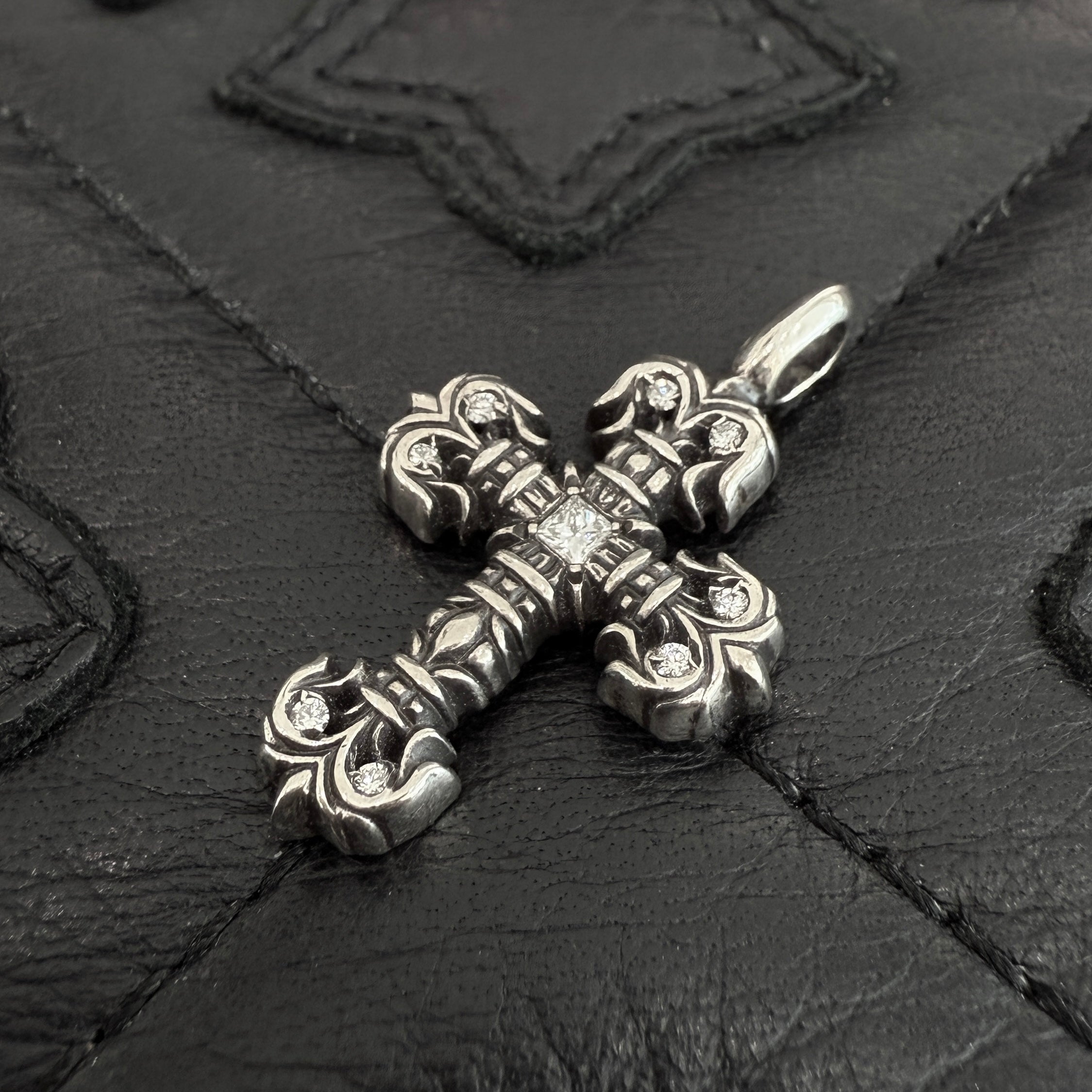 CHROME HEARTS Tiny Filigree Cross Pave Diamond Pendent Top クロムハーツ タイニー フィリグリークロス パヴェダイヤモンド ペンダント トップ