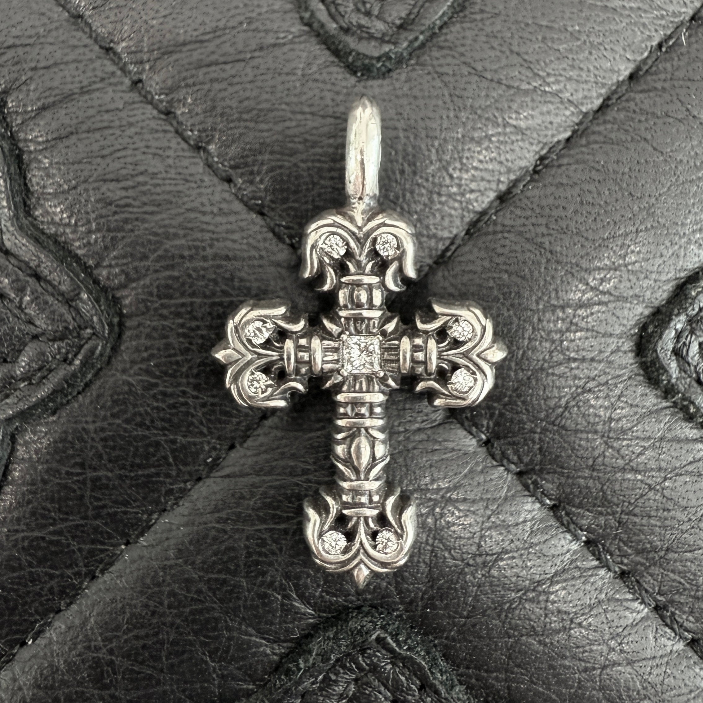 CHROME HEARTS Tiny Filigree Cross Pave Diamond Pendent Top クロムハーツ タイニー フィリグリークロス パヴェダイヤモンド ペンダント トップ