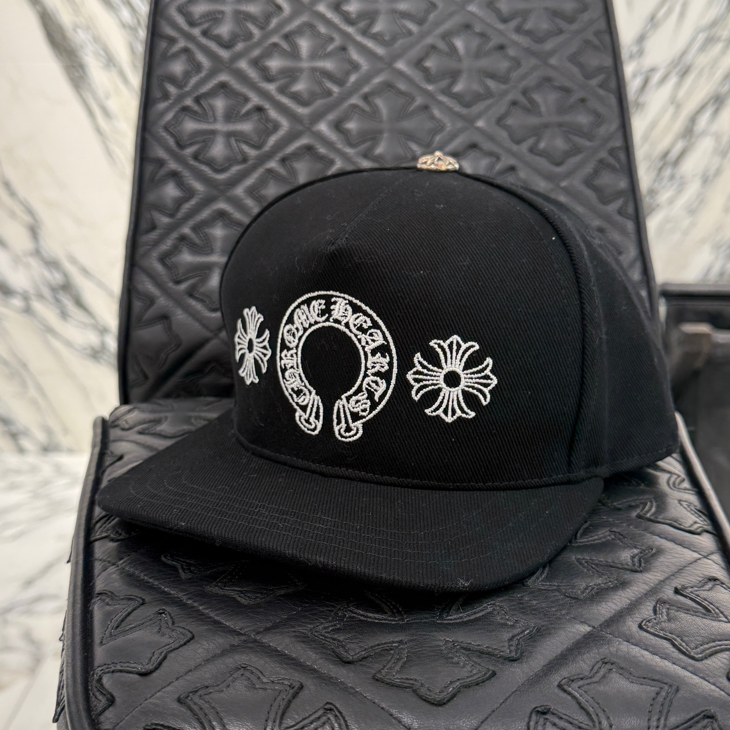 CHROME HEARTS CH Plus Horseshoe Embroidery Baseball Cap Size ONE SIZE（51-61）クロムハーツ CHプラス ホースシュー 刺繍 ベースボールキャップ サイズONE SIZE（51-61)