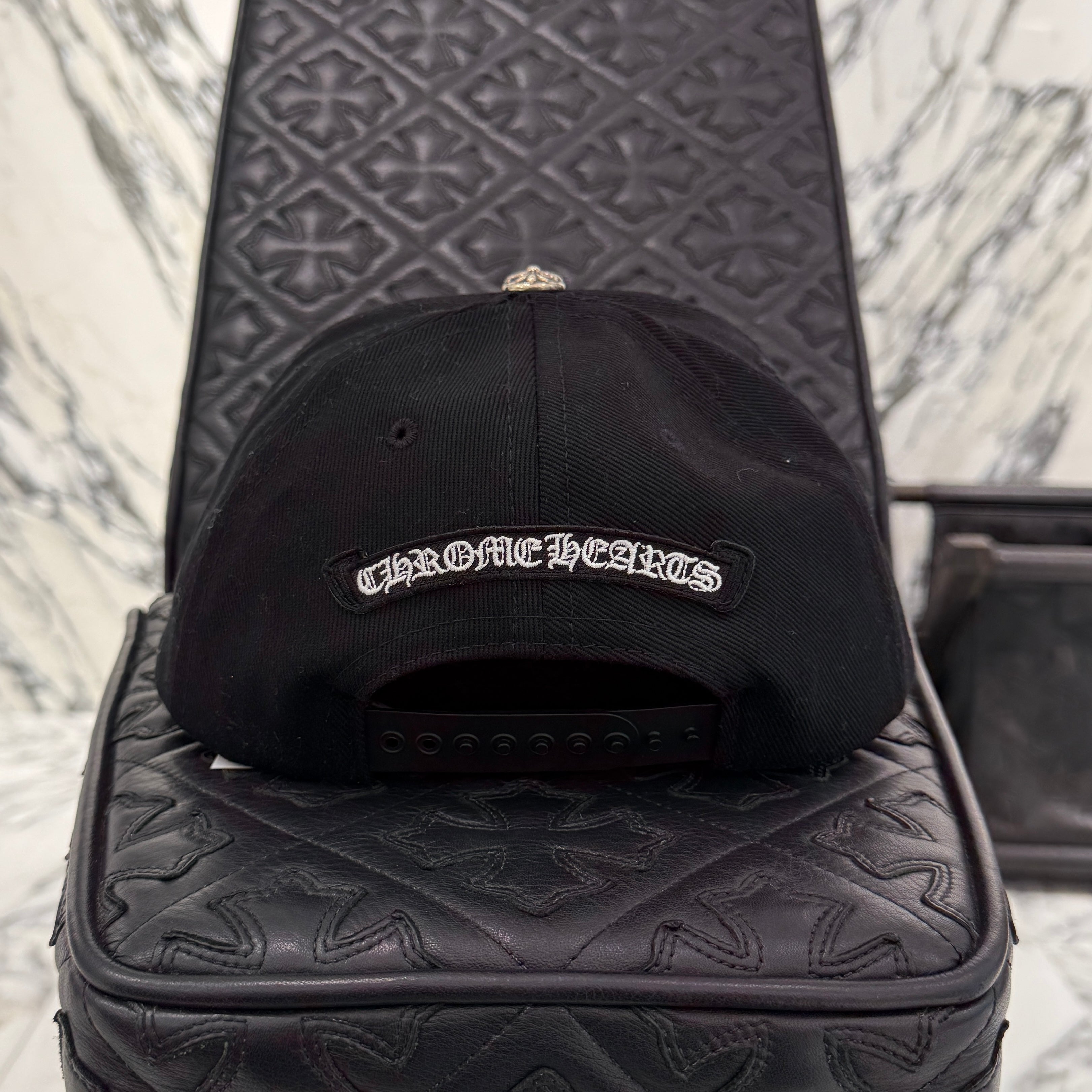 CHROME HEARTS CH Plus Horseshoe Embroidery Baseball Cap Size ONE SIZE（51-61）クロムハーツ CHプラス ホースシュー 刺繍 ベースボールキャップ サイズONE SIZE（51-61)