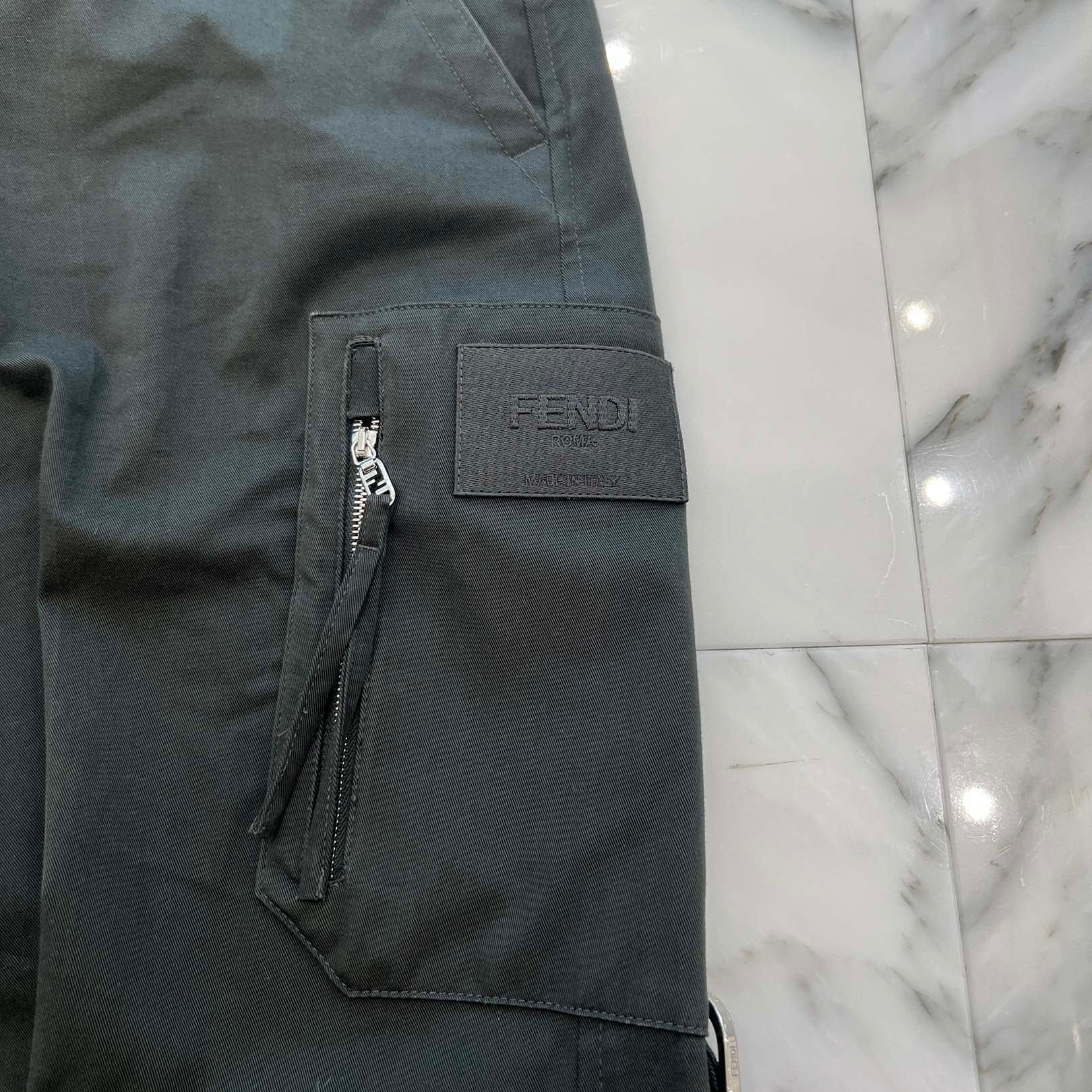 FENDI 2024AW Logo Patch Zip Pocket Cotton Pants FB0960 AQMV Size 52 フェンディ ロゴパッチ ジップポケット コットンパンツ サイズ52