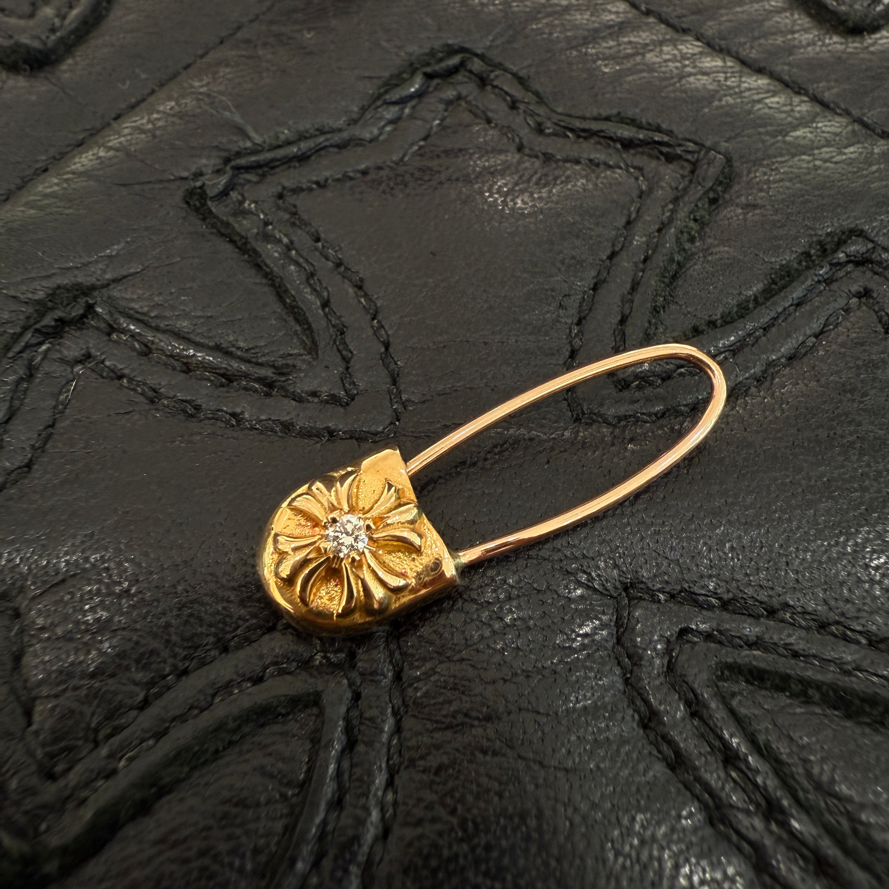 CHROME HEARTS 22K Safety Pin 1 Diamond Earrings クロムハーツ 22K セーフティ ピン 1 ダイヤモンド イヤリング ピアス