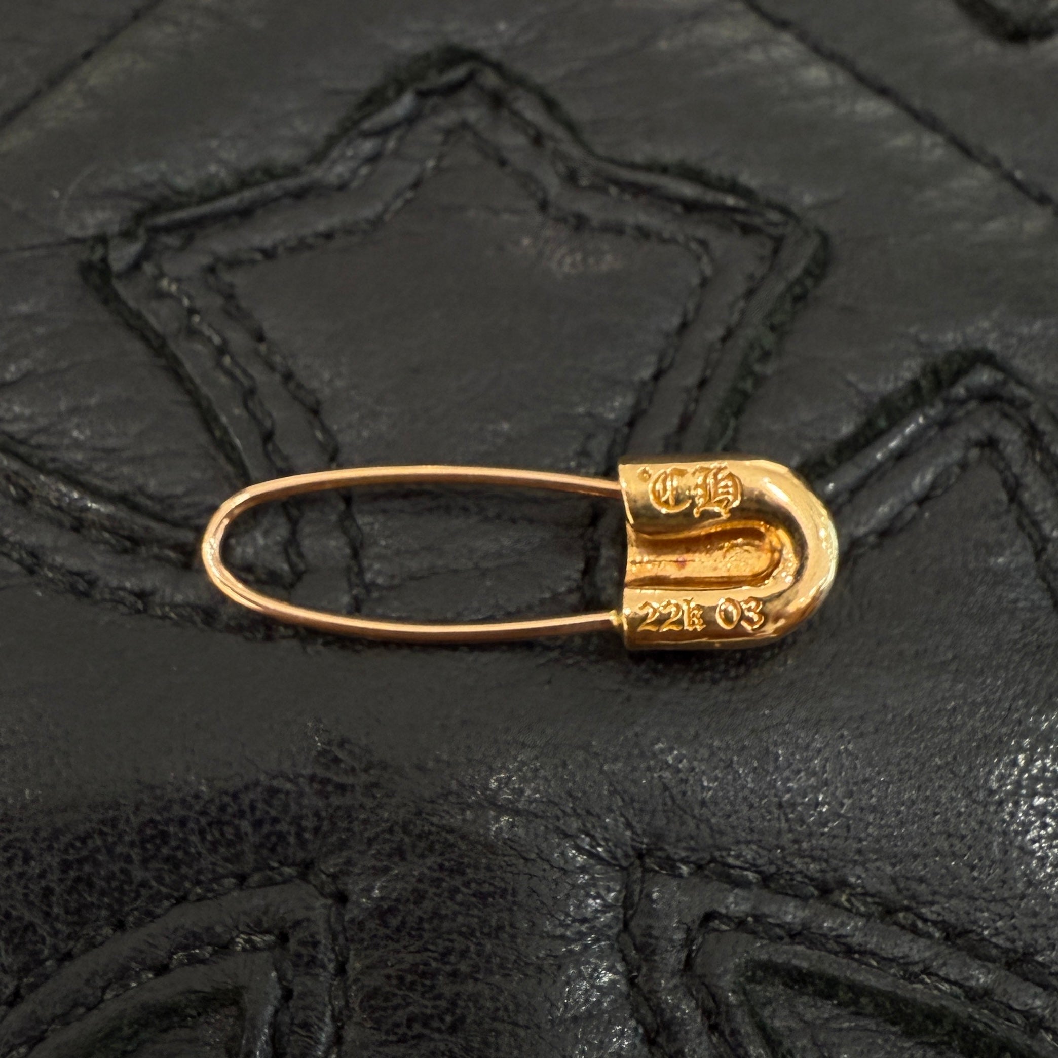 CHROME HEARTS 22K Safety Pin 1 Diamond Earrings クロムハーツ 22K セーフティ ピン 1 ダイヤモンド イヤリング ピアス