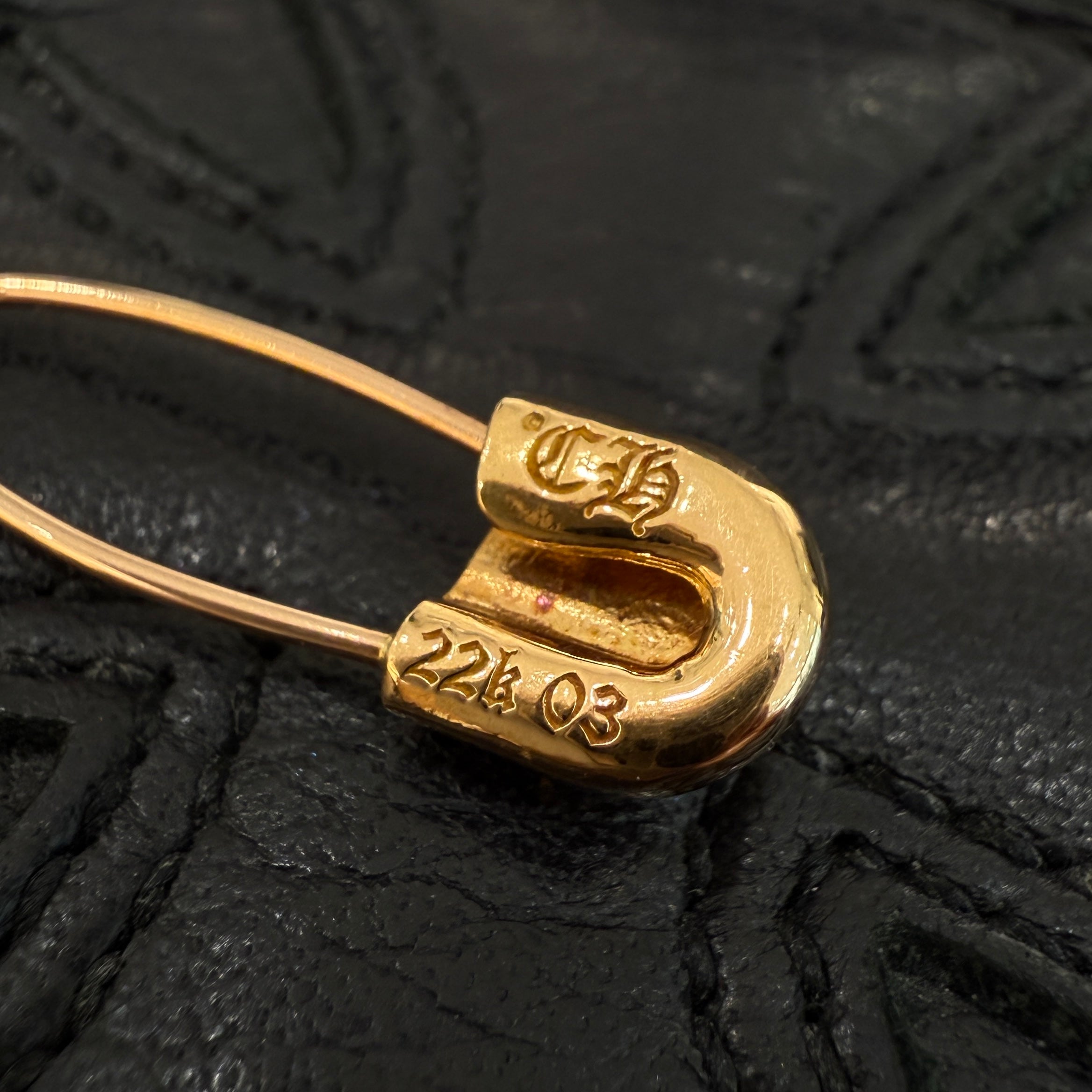 CHROME HEARTS 22K Safety Pin 1 Diamond Earrings クロムハーツ 22K セーフティ ピン 1 ダイヤモンド イヤリング ピアス