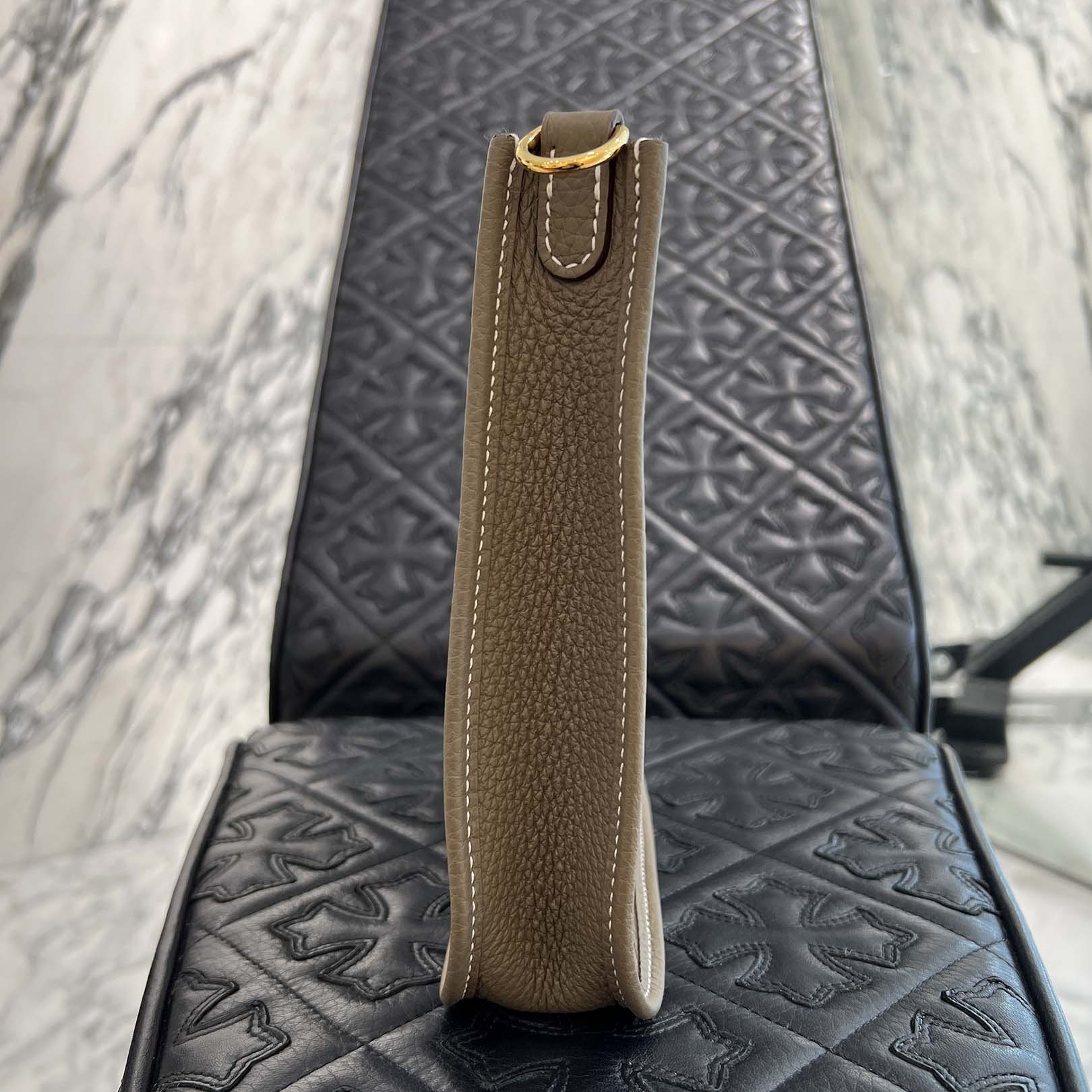 HERMES Evelyn Amazon TPM "Etoupe" W刻印 エルメス エブリン アマゾン TPM "エトゥープ" レザーショルダーバッグ W刻印