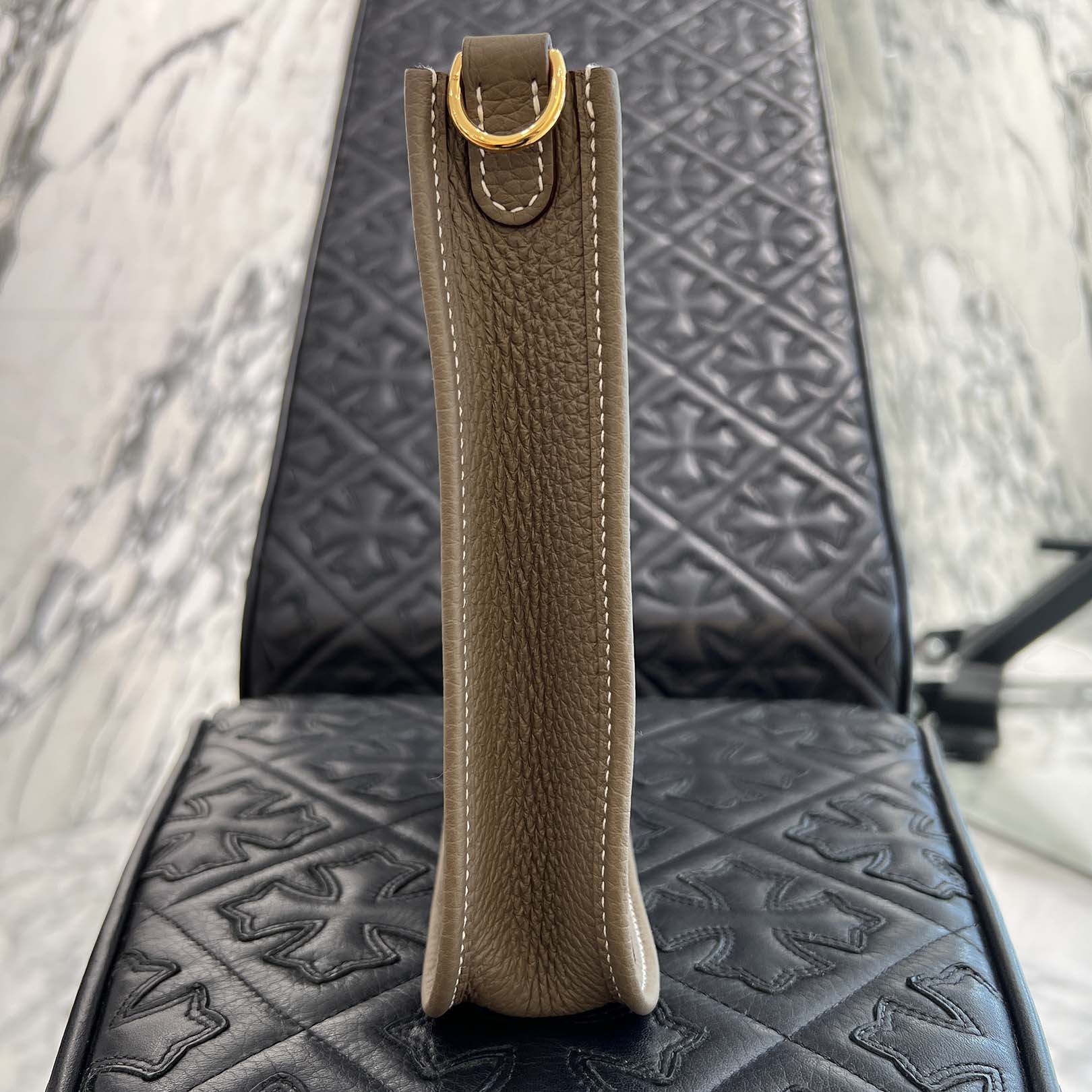 HERMES Evelyn Amazon TPM "Etoupe" W刻印 エルメス エブリン アマゾン TPM "エトゥープ" レザーショルダーバッグ W刻印