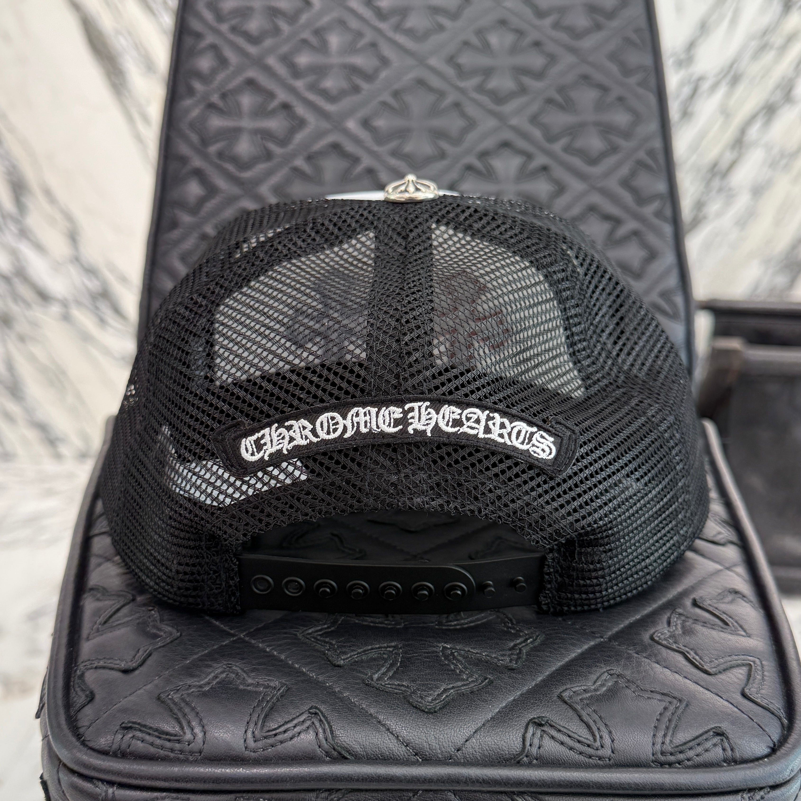 CHROME HEARTS Tricolor Triple Cross Patch Trucker Cap ONE