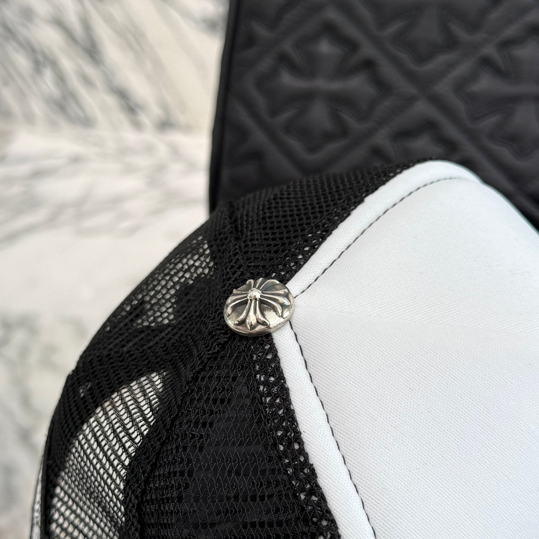 CHROME HEARTS Tricolor Triple Cross Patch Trucker Cap ONE SIZE（51-61）クロムハーツ トリコロール トリプルクロスパッチ トラッカーキャップ ONE SIZE（51-61）