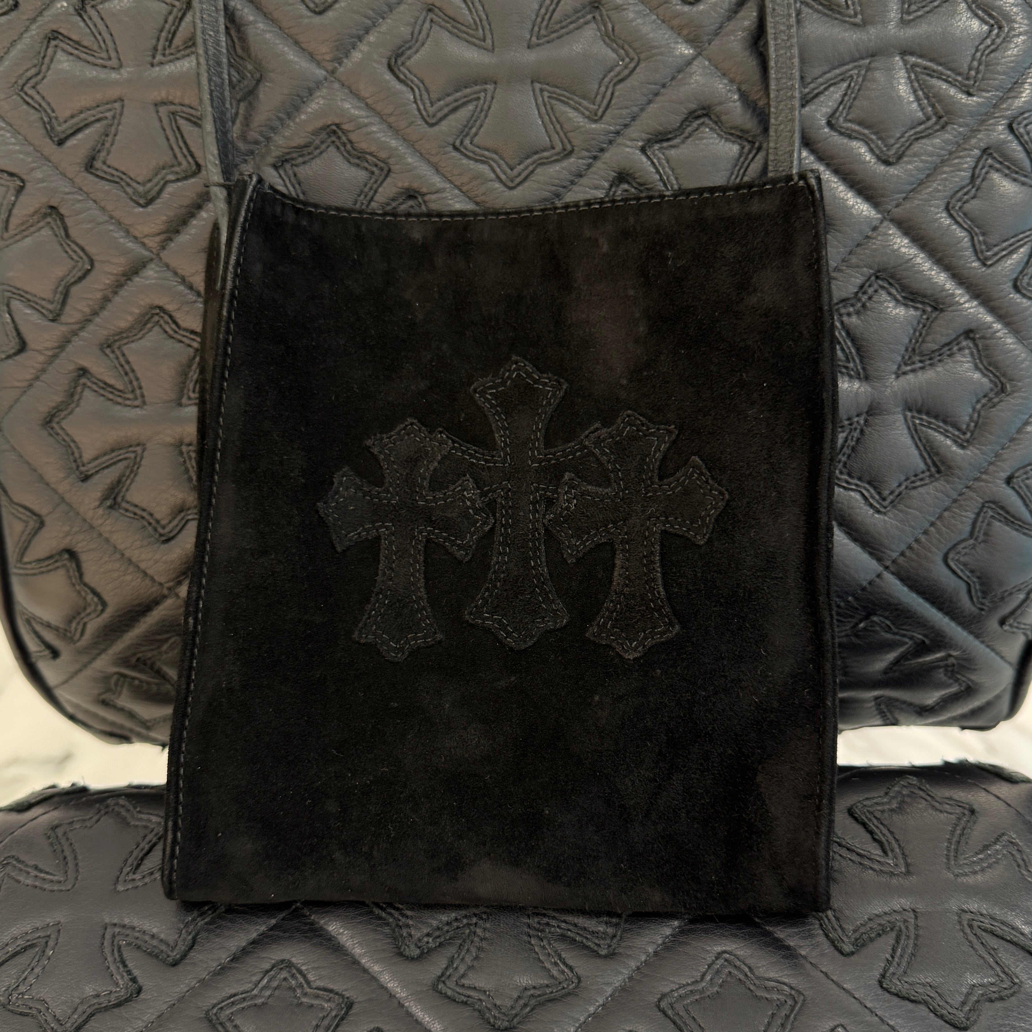 CHROME HEARTS Suede Leather Square Pocket 3 Cemetery Cross Leather Patch Shoulder Bag クロムハーツ スエードレザー スクエアポケット 3セメタリークロス レザーパッチ ショルダーバッグ