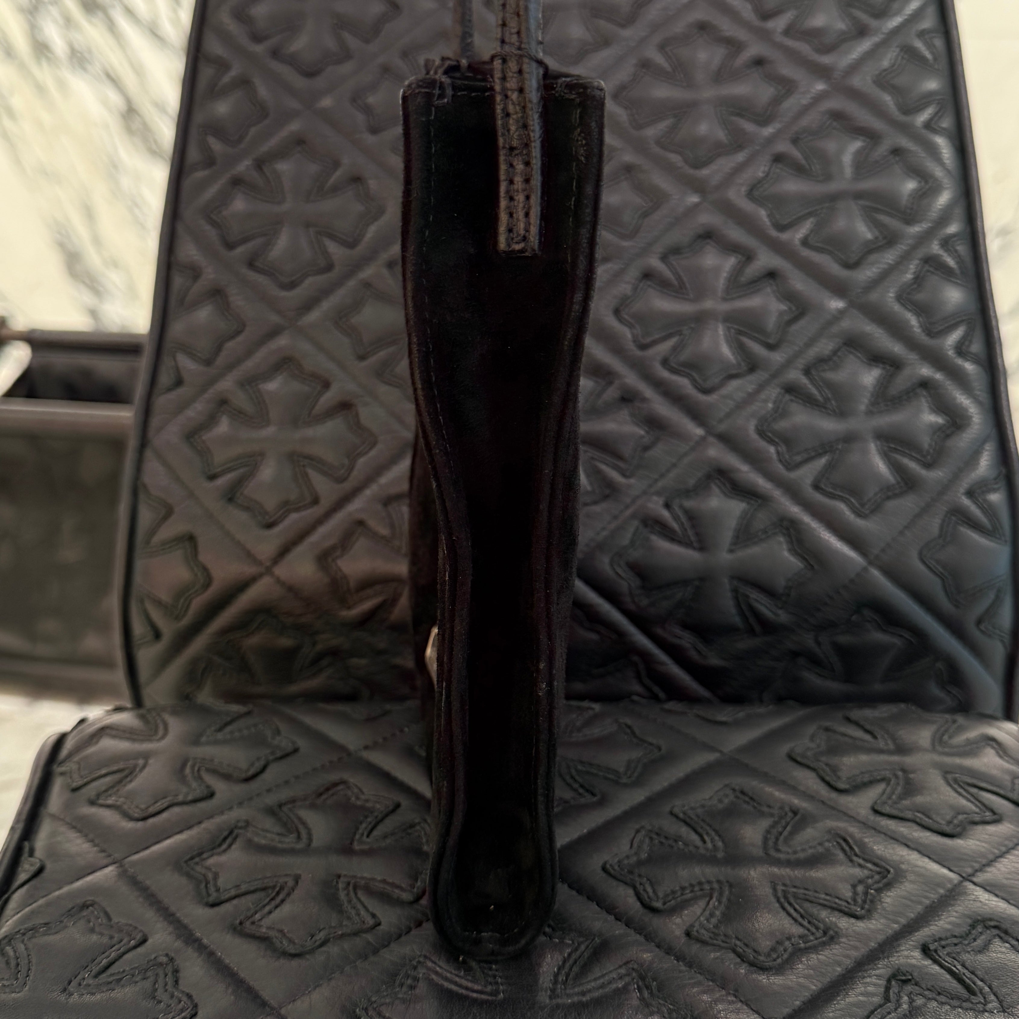 CHROME HEARTS Suede Leather Square Pocket 3 Cemetery Cross Leather Patch Shoulder Bag クロムハーツ スエードレザー スクエアポケット 3セメタリークロス レザーパッチ ショルダーバッグ