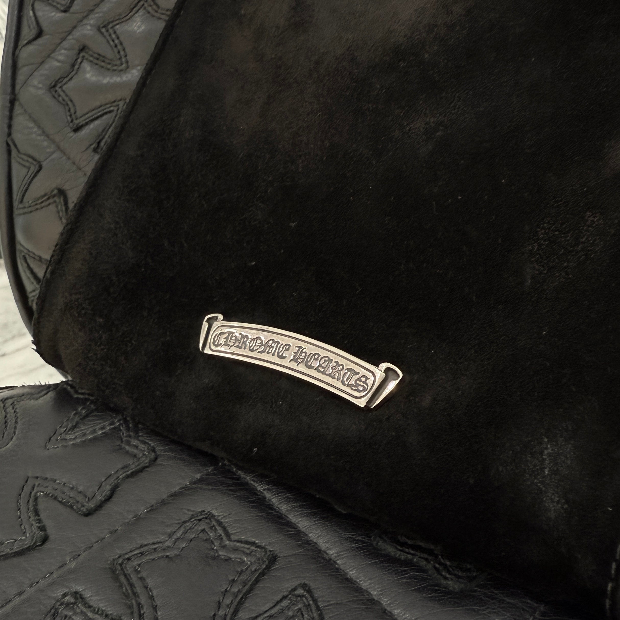 CHROME HEARTS Suede Leather Square Pocket 3 Cemetery Cross Leather Patch Shoulder Bag クロムハーツ スエードレザー スクエアポケット 3セメタリークロス レザーパッチ ショルダーバッグ