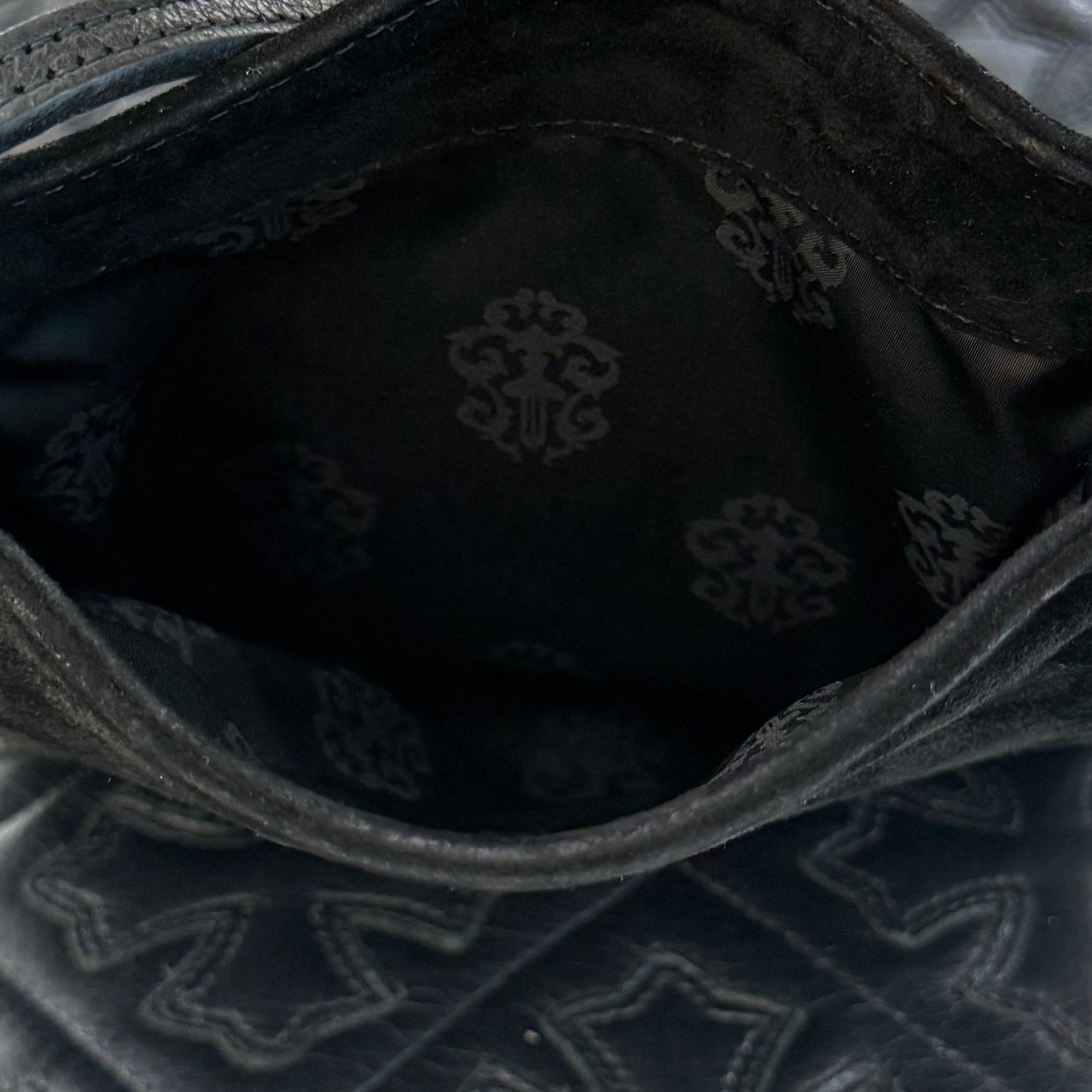 CHROME HEARTS Suede Leather Square Pocket 3 Cemetery Cross Leather Patch Shoulder Bag クロムハーツ スエードレザー スクエアポケット 3セメタリークロス レザーパッチ ショルダーバッグ