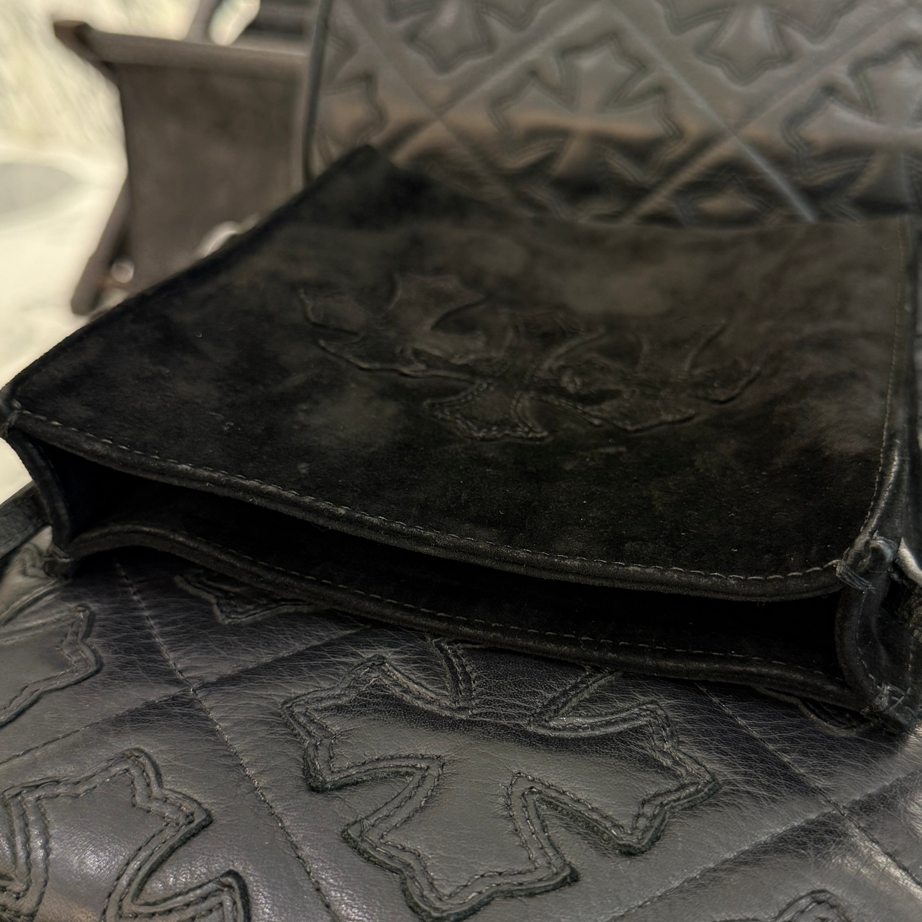 CHROME HEARTS Suede Leather Square Pocket 3 Cemetery Cross Leather Patch Shoulder Bag クロムハーツ スエードレザー スクエアポケット 3セメタリークロス レザーパッチ ショルダーバッグ