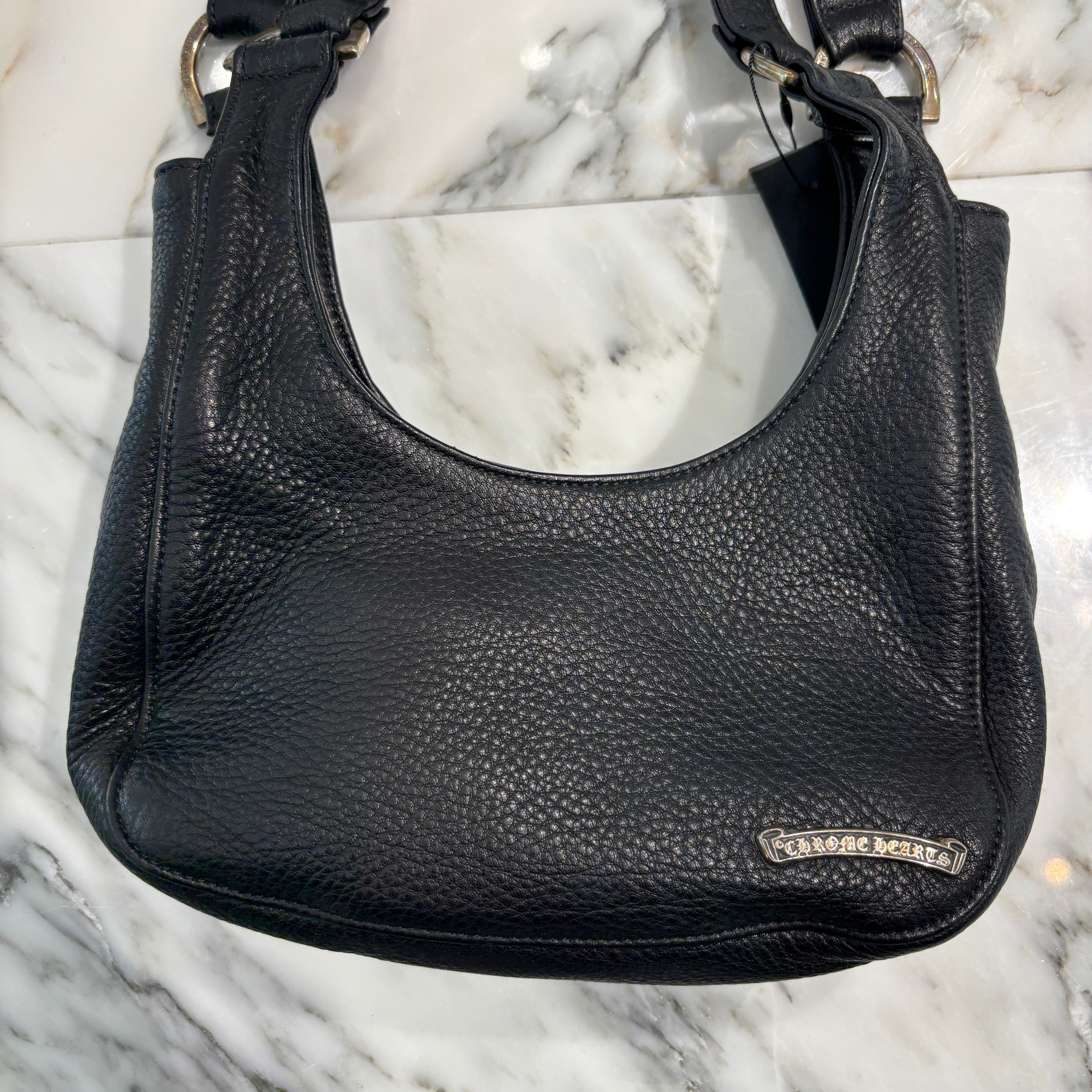 ✨新品未使用✨クロムハーツ　レザーショルダーバッグ　スクロール CHROME HEARTS クロムハーツ ショルダーバッグ ラージCHクロス レザー