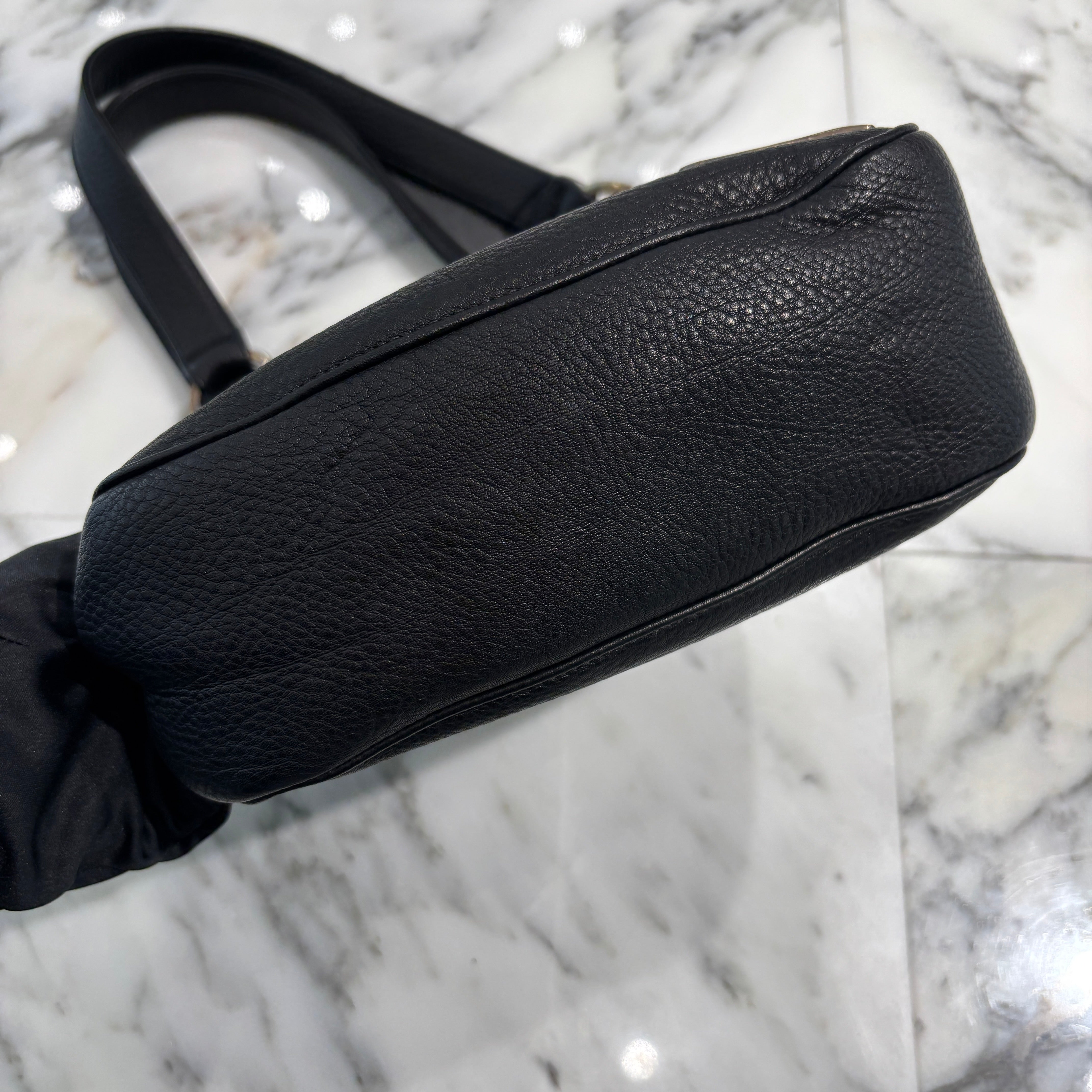 ✨新品未使用✨クロムハーツ　レザーショルダーバッグ　スクロール クロムハーツ レザー セメタリークロスパッチ ラージ ソフトショルダー