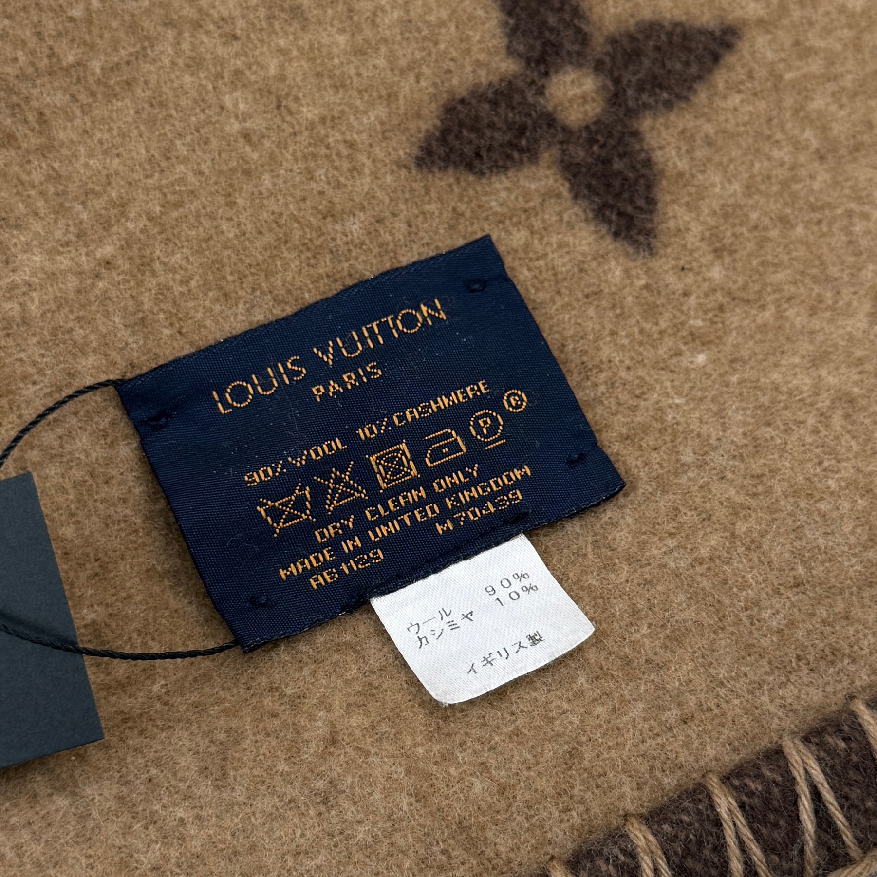 LOUIS VUITTON Plaid Neo Monogram Blanket ルイヴィトン プレッド・ネオ モノグラム ブランケット