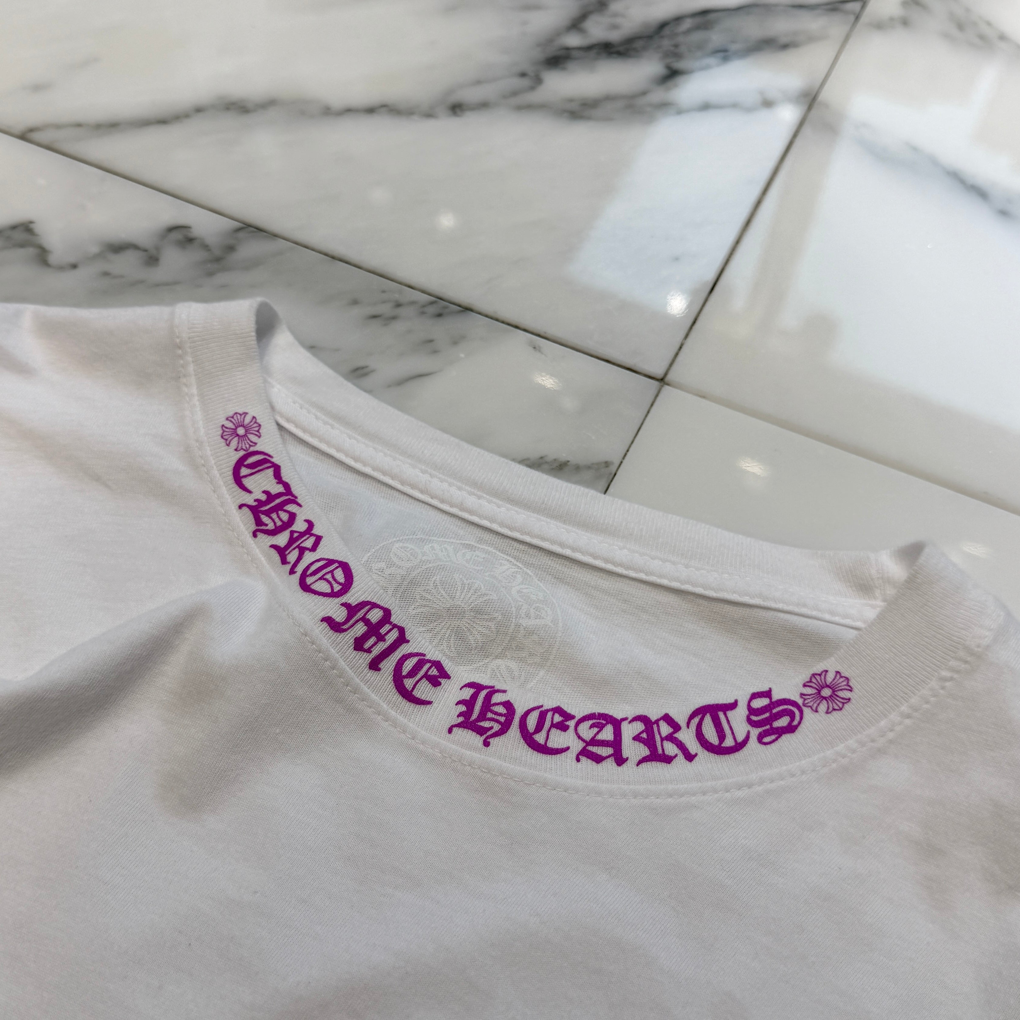 CHROME HEARTS Old English Neck Logo Neon Purple Long Sleeve Tee Size L クロムハーツ オールドイングリッシュ ネックロゴ ネオンパープル ロングスリーブ Tシャツ サイズL