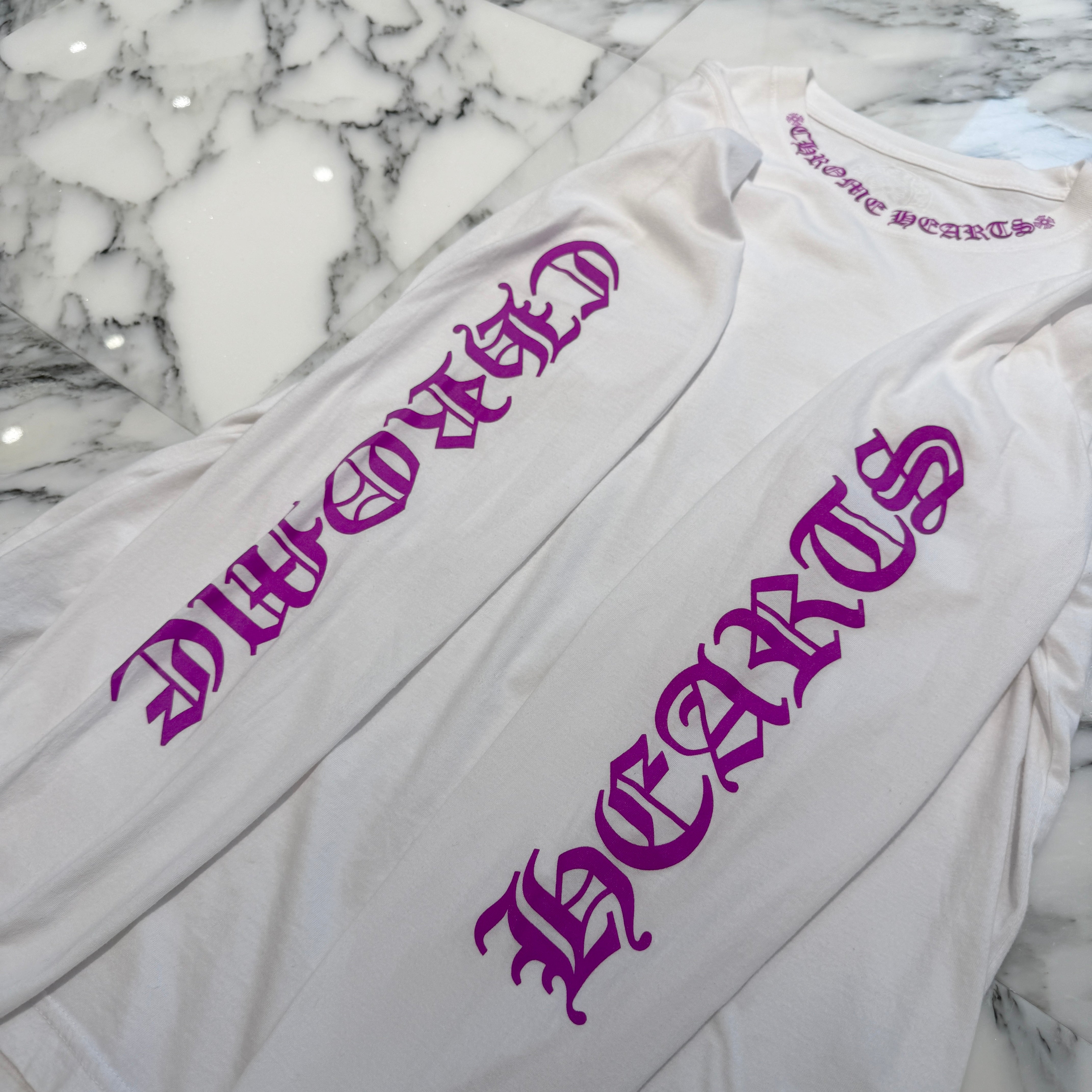 CHROME HEARTS Old English Neck Logo Neon Purple Long Sleeve Tee Size L クロムハーツ オールドイングリッシュ ネックロゴ ネオンパープル ロングスリーブ Tシャツ サイズL