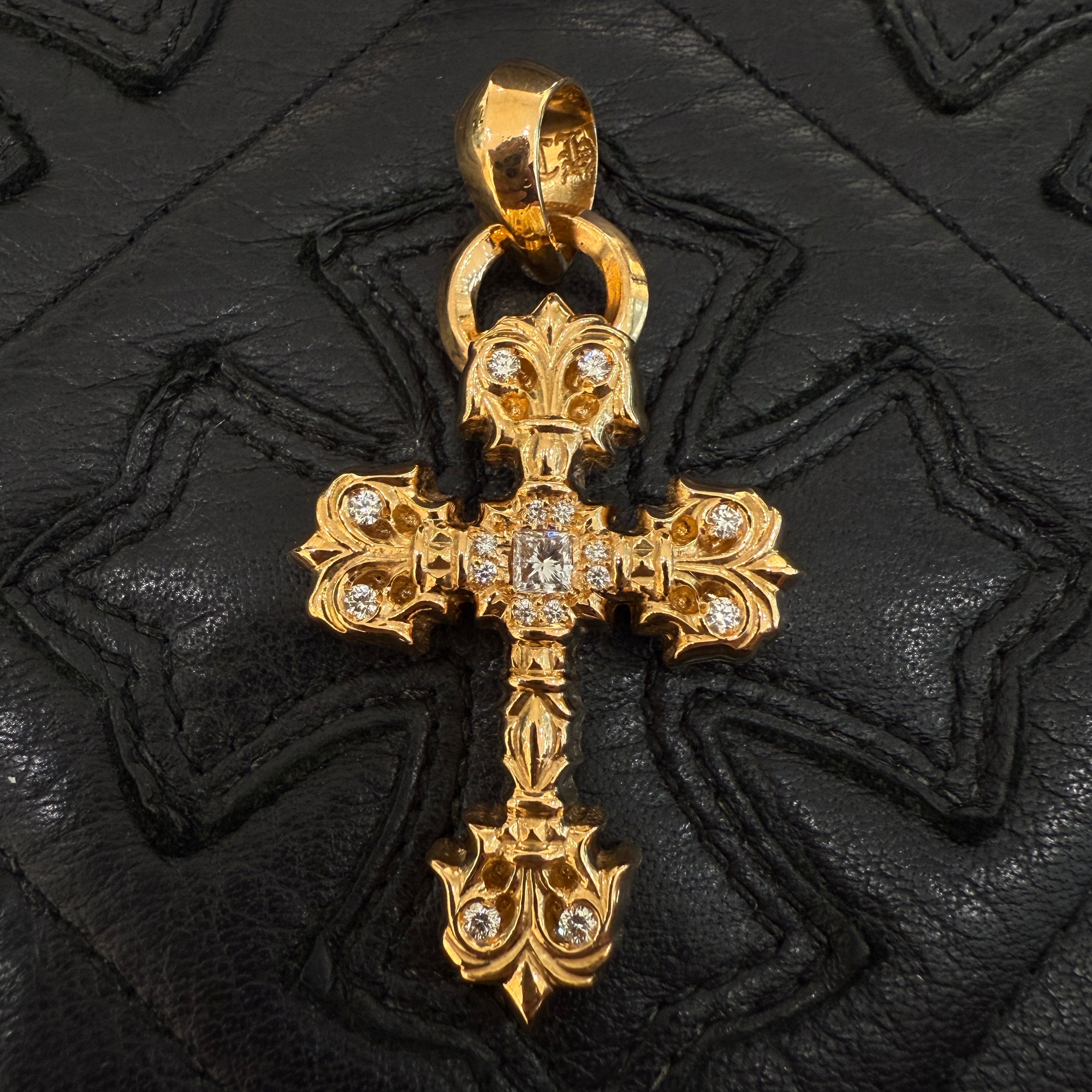CHROME HEARTS 22K Filigree Cross Pendent XS With Bail PAVE Diamond クロムハーツ 22K フィリグリークロス ペンダントXS ウィズベイル パヴェ ダイヤモンド