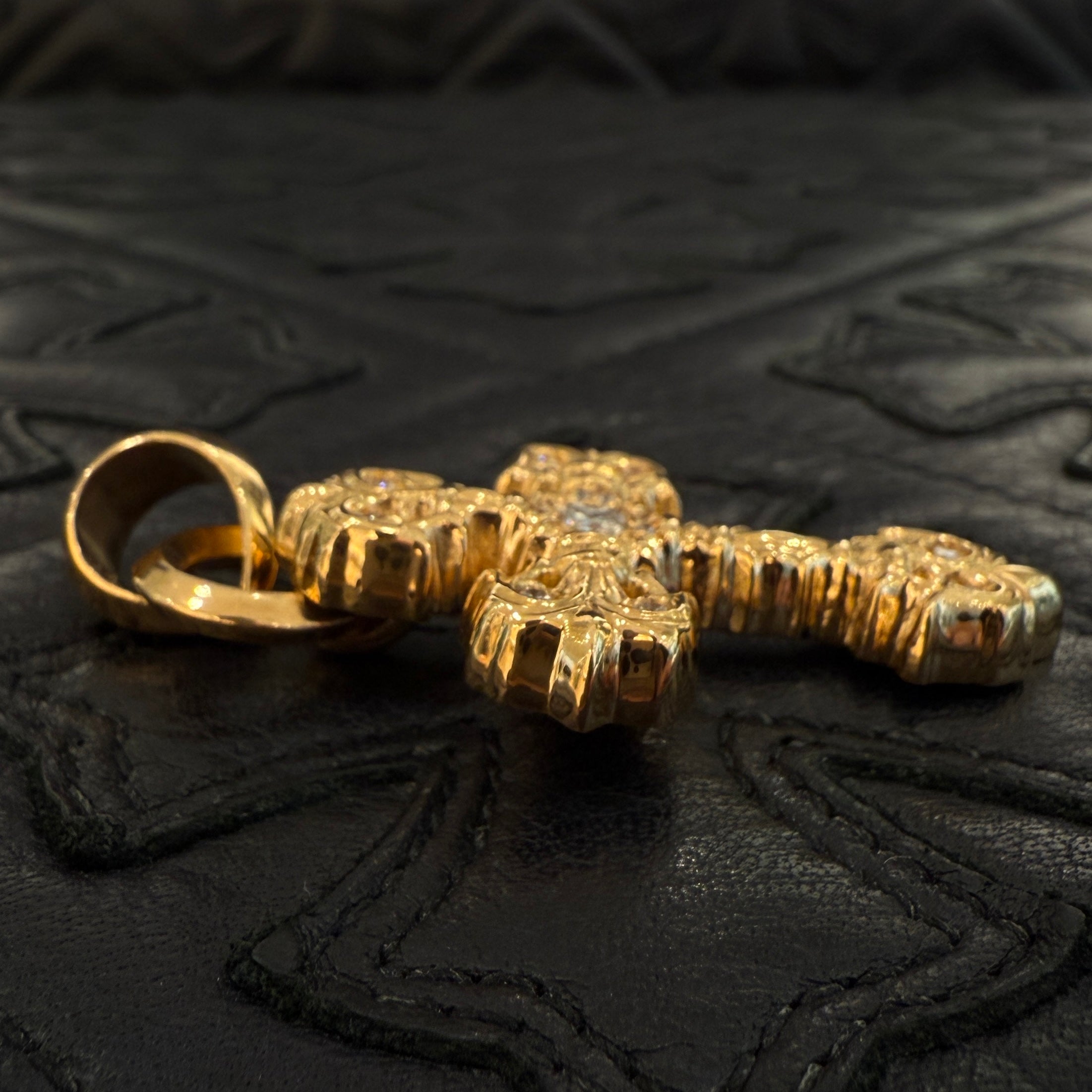 CHROME HEARTS フィリグリークロス xs 22kコーティン CHROME HEARTS 22K Filigree Cross Pendent XS With Bail PAVE Diamond