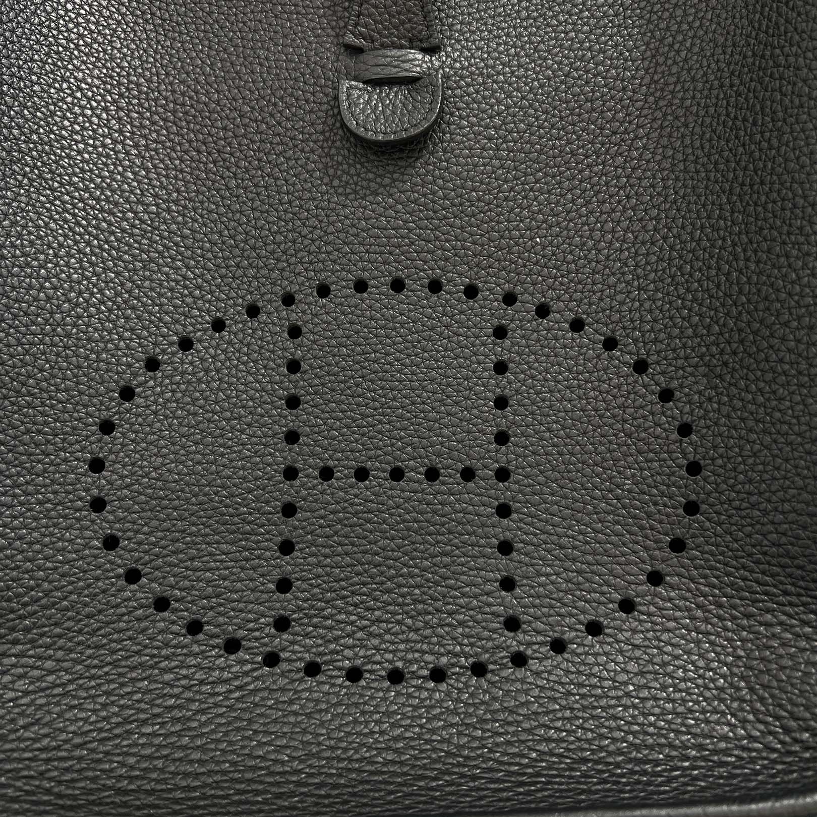 HERMES Evelyne Poche Ⅲ PM 29 "Noir" W刻印 エルメス エブリン ポッシュ Ⅲ PM 29 "ノワール" レザーショルダーバッグ