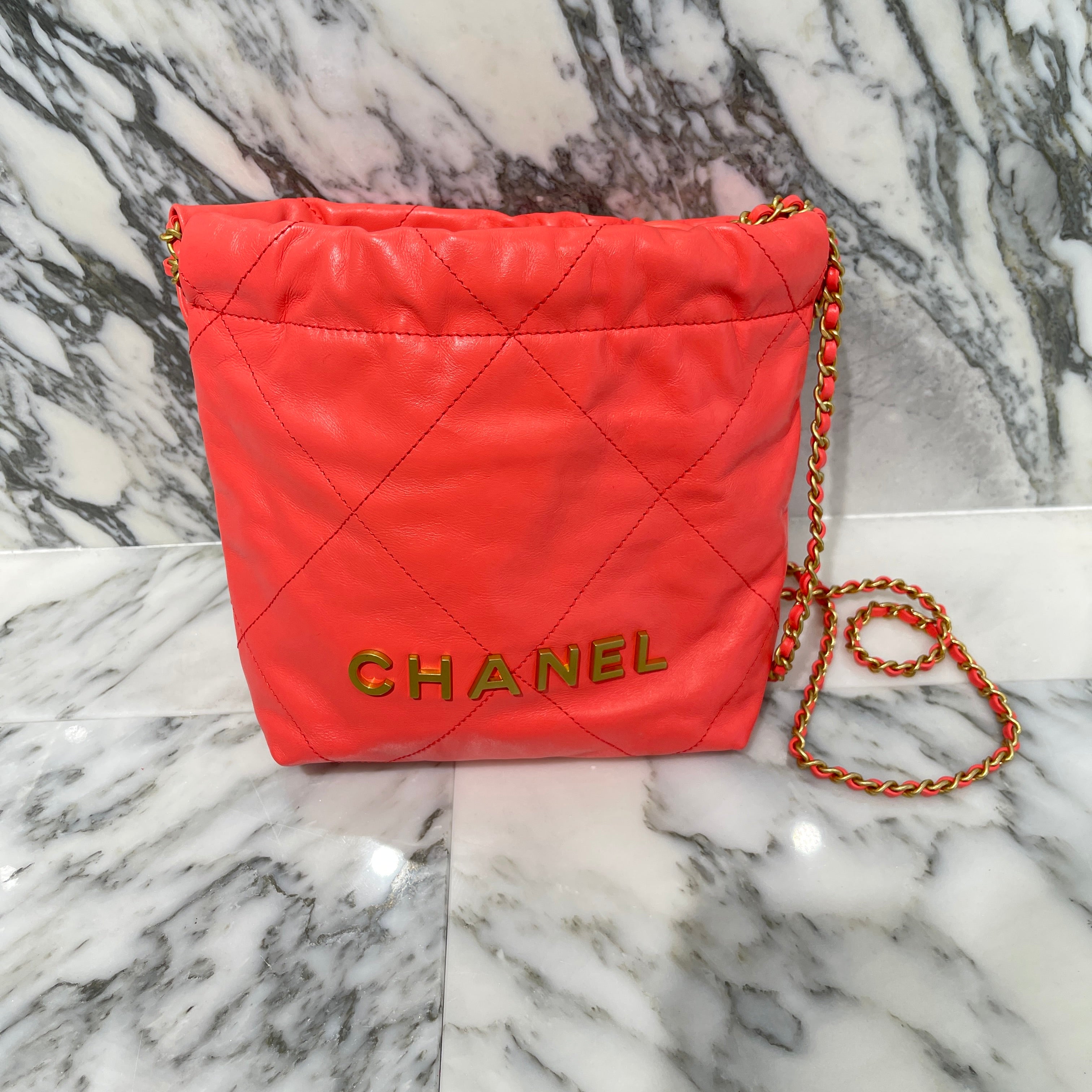 CHANEL 22 Small Shiny Calf Leather Chain Shoulder Bag AS3980 シャネル 22 スモール シャイニーカーフスキン チェーン ショルダーバッグ