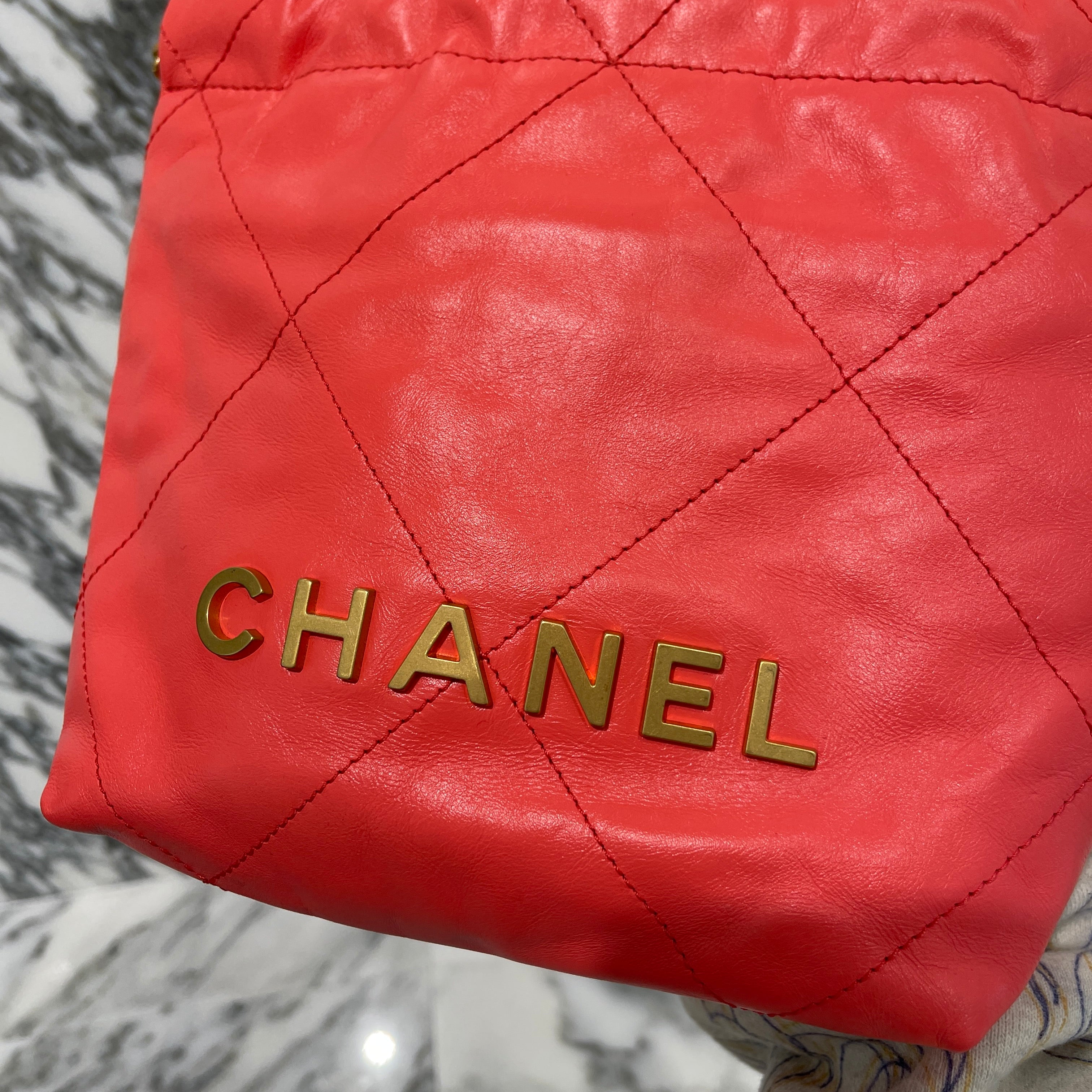 CHANEL 22 Small Shiny Calf Leather Chain Shoulder Bag AS3980 シャネル 22 スモール シャイニーカーフスキン チェーン ショルダーバッグ