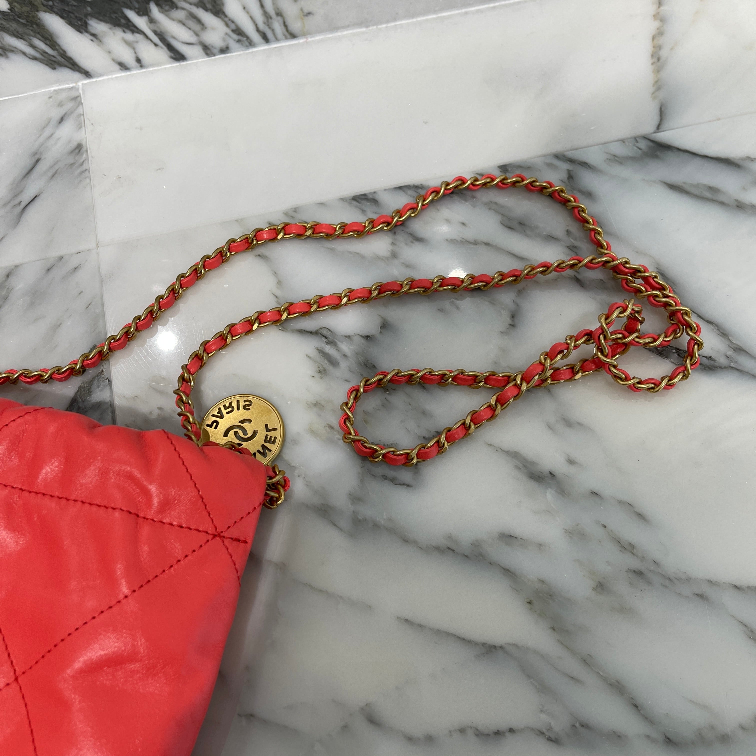 CHANEL 22 Small Shiny Calf Leather Chain Shoulder Bag AS3980 シャネル 22 スモール シャイニーカーフスキン チェーン ショルダーバッグ