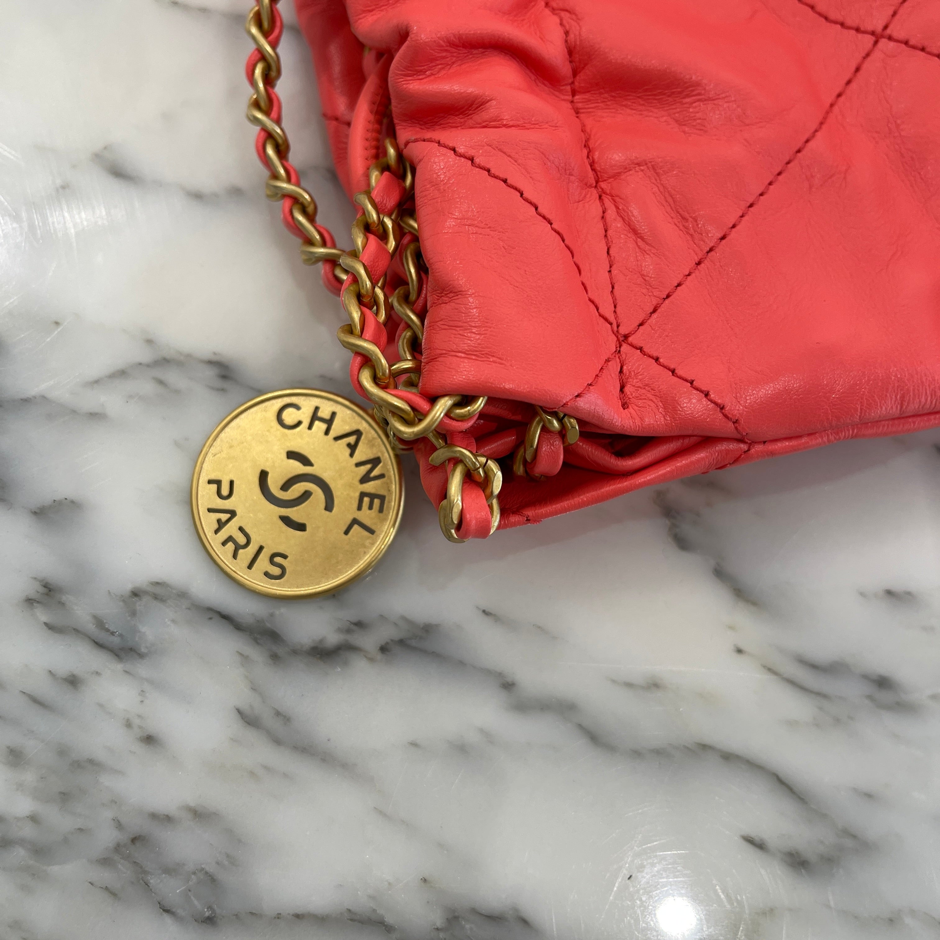 CHANEL 22 Small Shiny Calf Leather Chain Shoulder Bag AS3980 シャネル 22 スモール シャイニーカーフスキン チェーン ショルダーバッグ