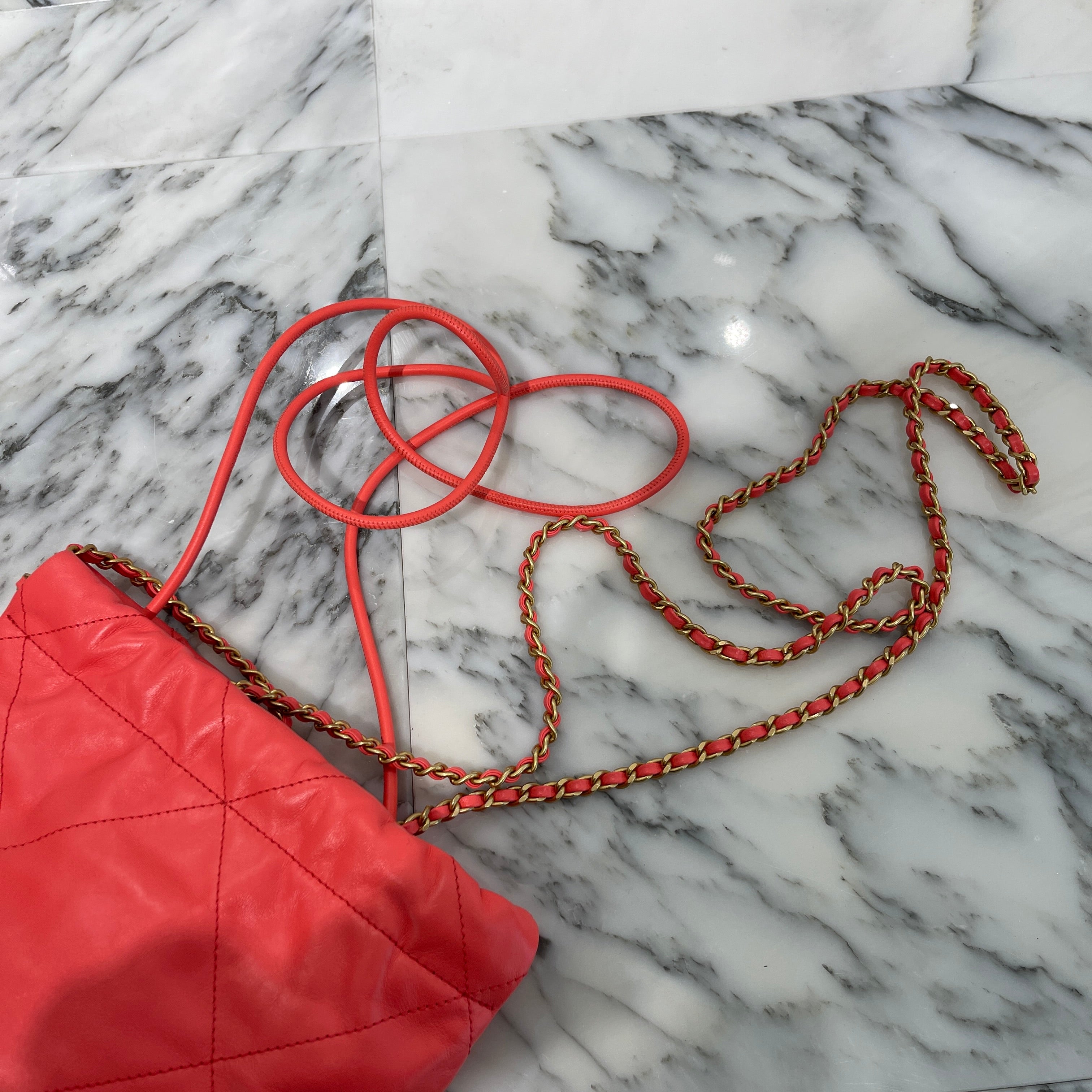 CHANEL 22 Small Shiny Calf Leather Chain Shoulder Bag AS3980 シャネル 22 スモール シャイニーカーフスキン チェーン ショルダーバッグ