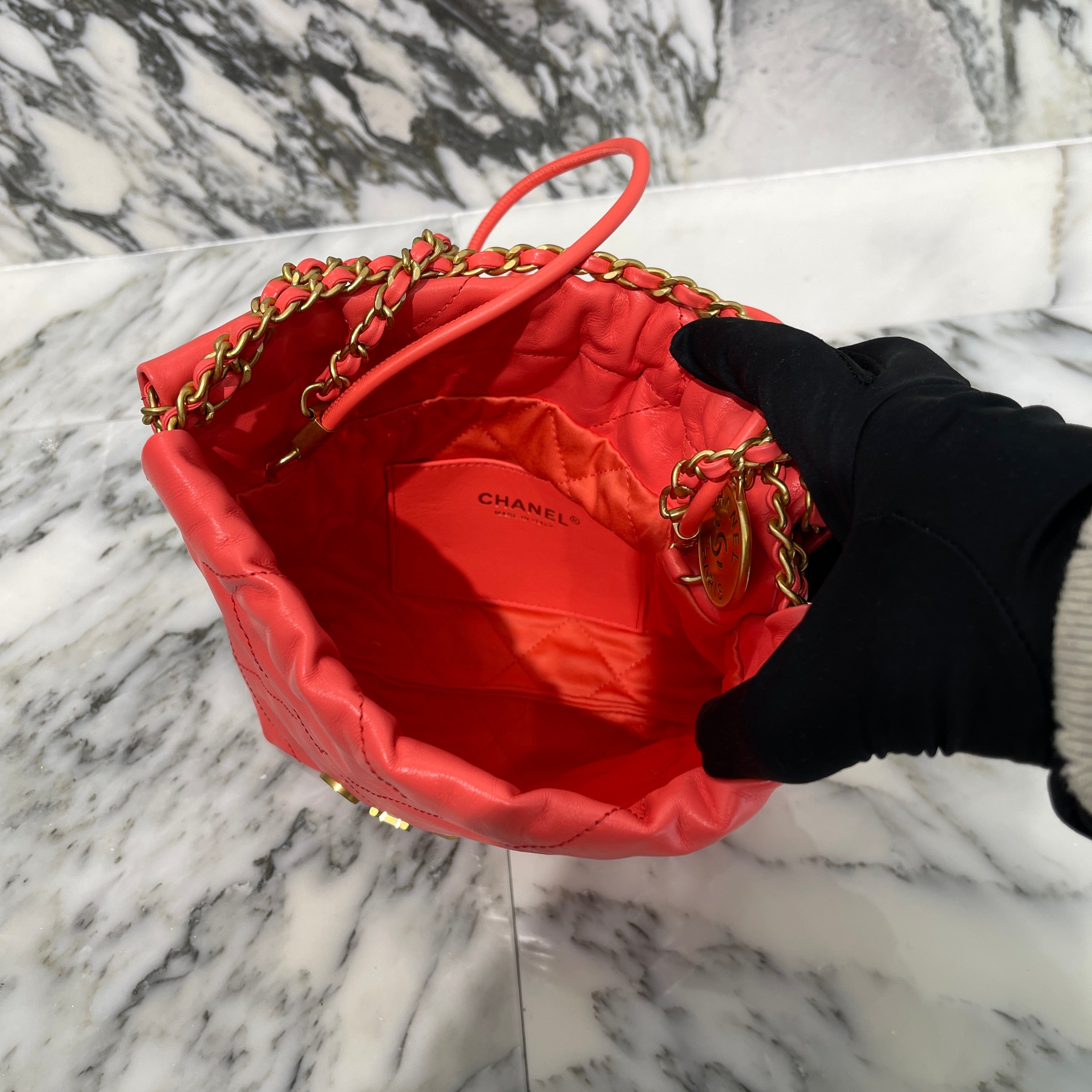 CHANEL 22 Small Shiny Calf Leather Chain Shoulder Bag AS3980 シャネル 22 スモール シャイニーカーフスキン チェーン ショルダーバッグ