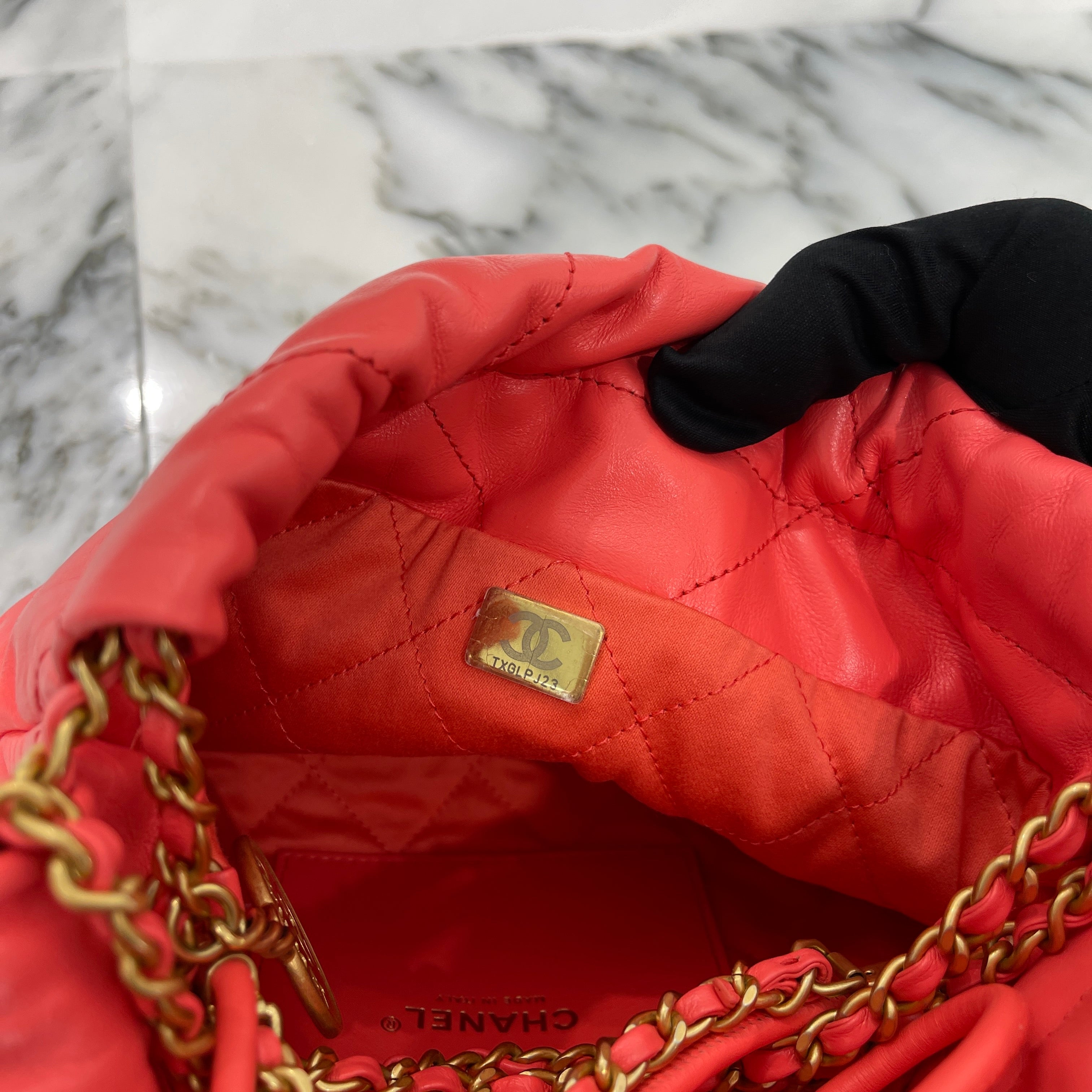 CHANEL 22 Small Shiny Calf Leather Chain Shoulder Bag AS3980 シャネル 22 スモール シャイニーカーフスキン チェーン ショルダーバッグ