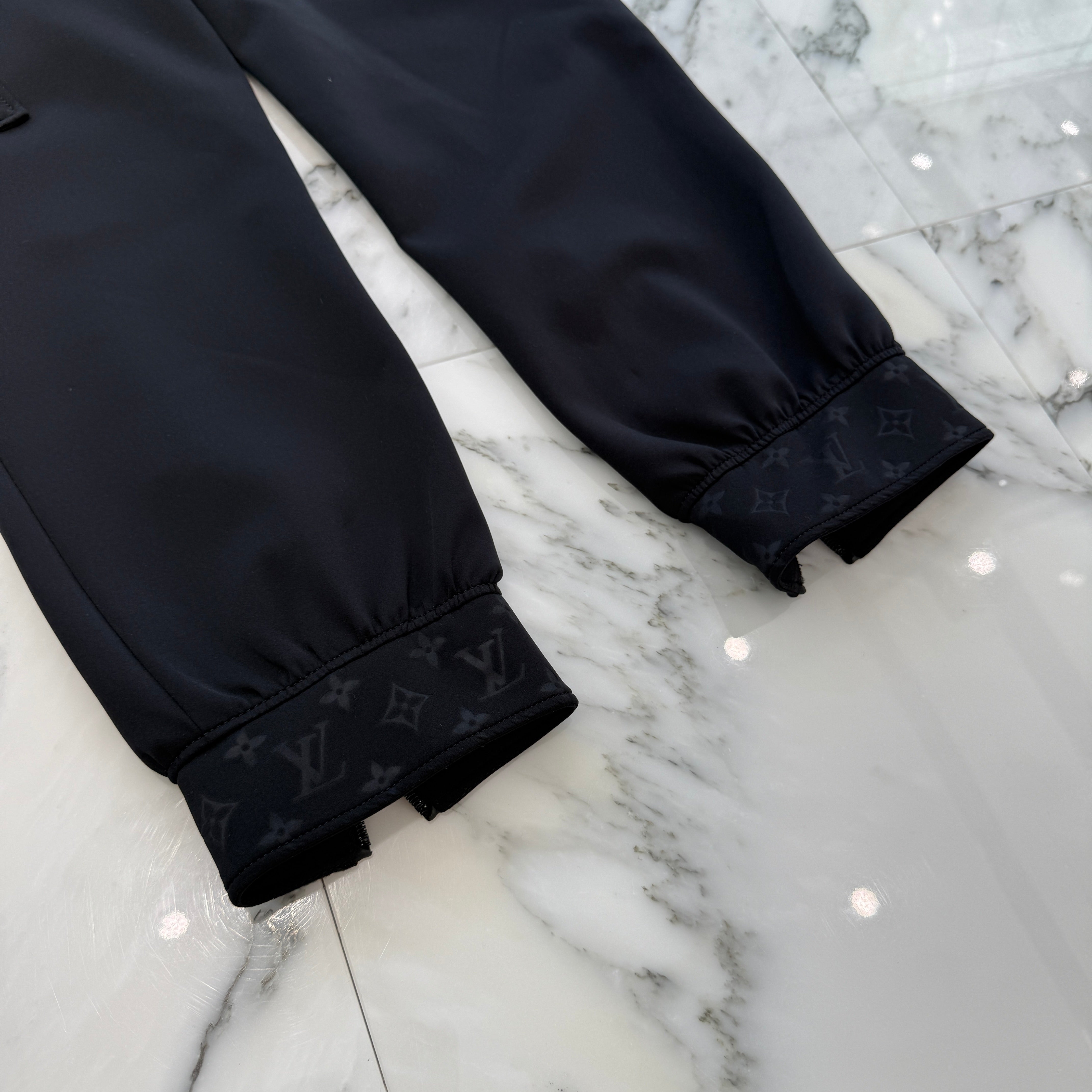 LOUIS VUITTON 2022AW Monogram Embossed Cargo Pants FMPA42 Size 40 ルイヴィトン モノグラムエンボス カーゴパンツ サイズ40