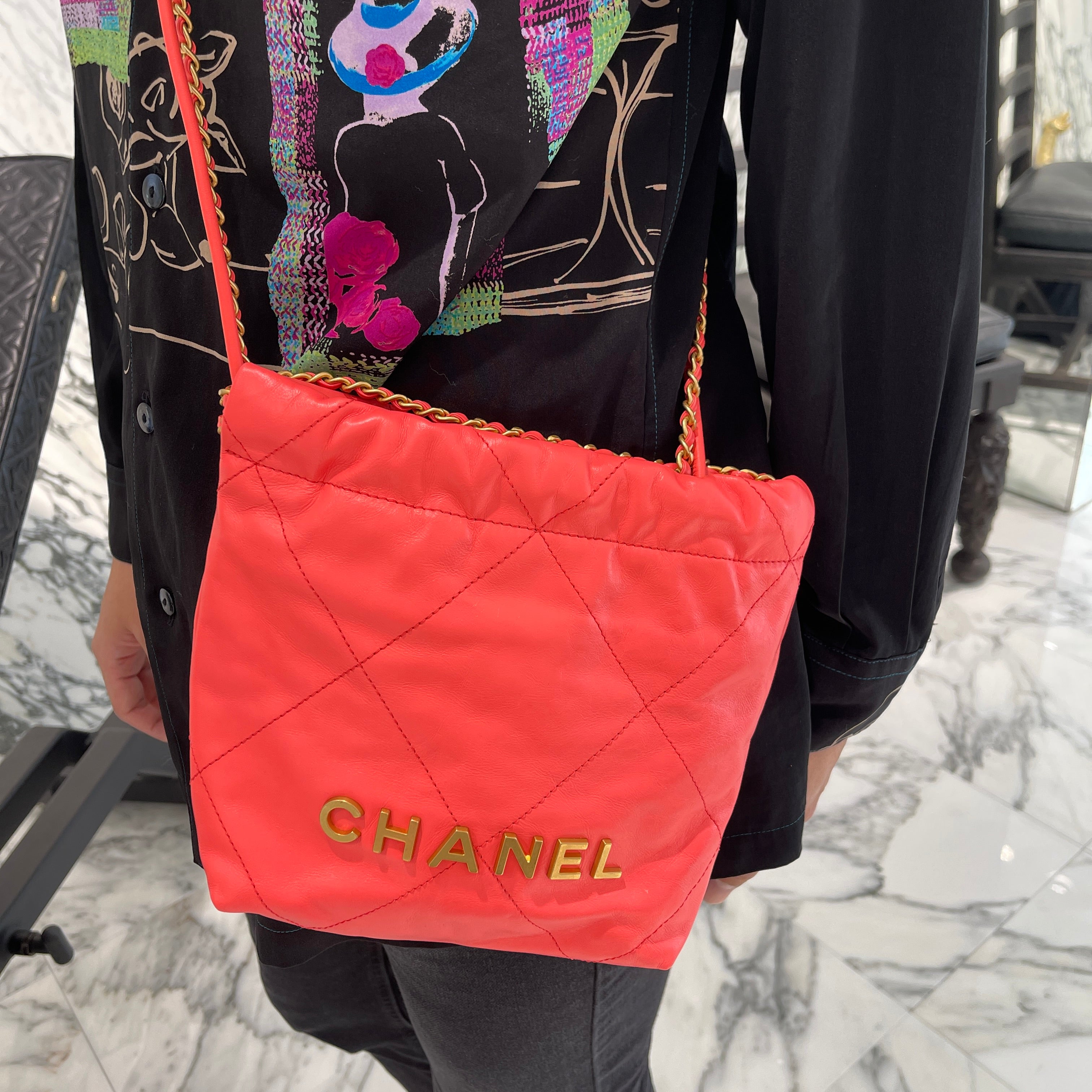 CHANEL 22 Small Shiny Calf Leather Chain Shoulder Bag AS3980 シャネル 22 スモール シャイニーカーフスキン チェーン ショルダーバッグ