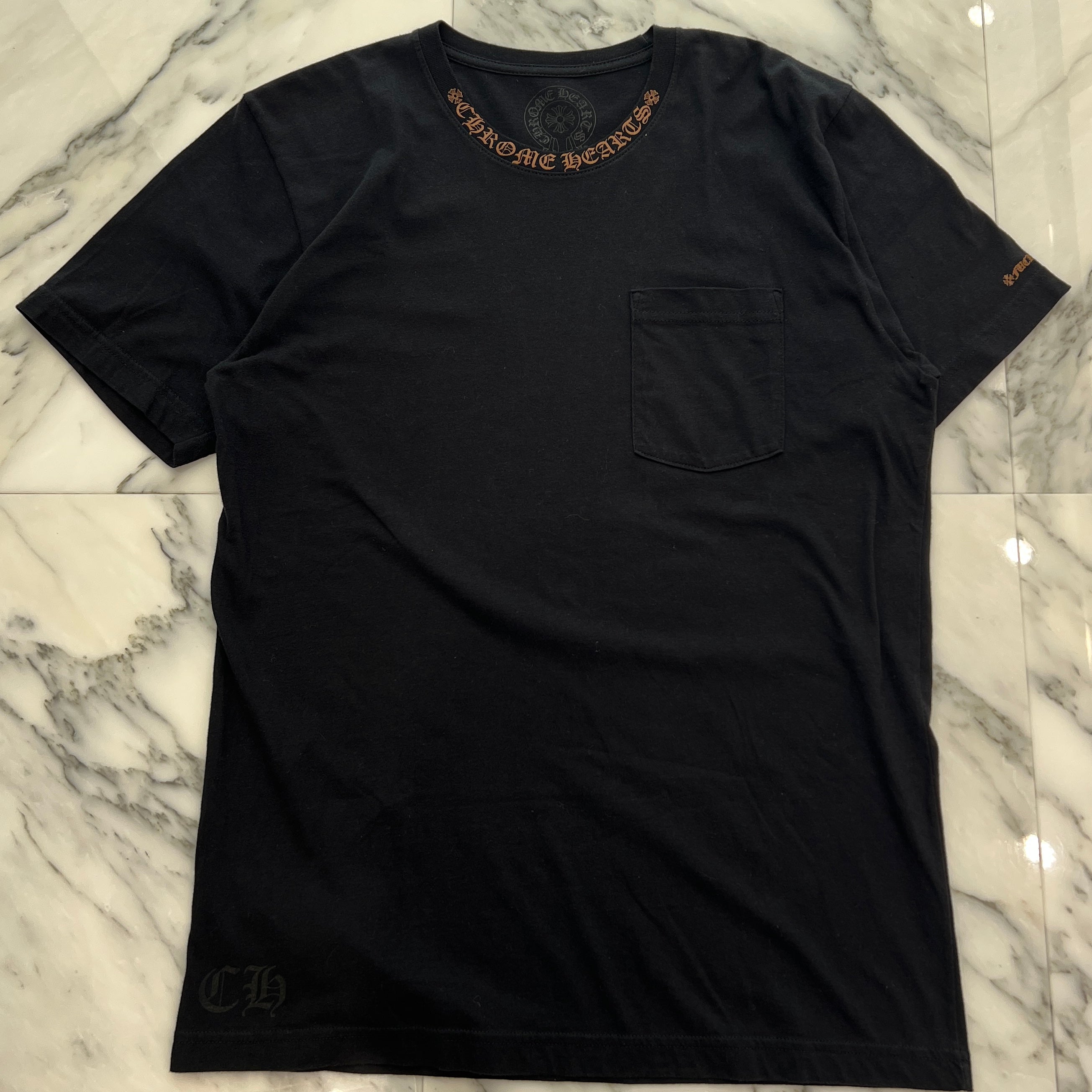 CHROME HEARTS Old English Brown Neck Logo Tee Size L クロムハーツ オールドイングリッシュ ブラウン ネックロゴTシャツ サイズL