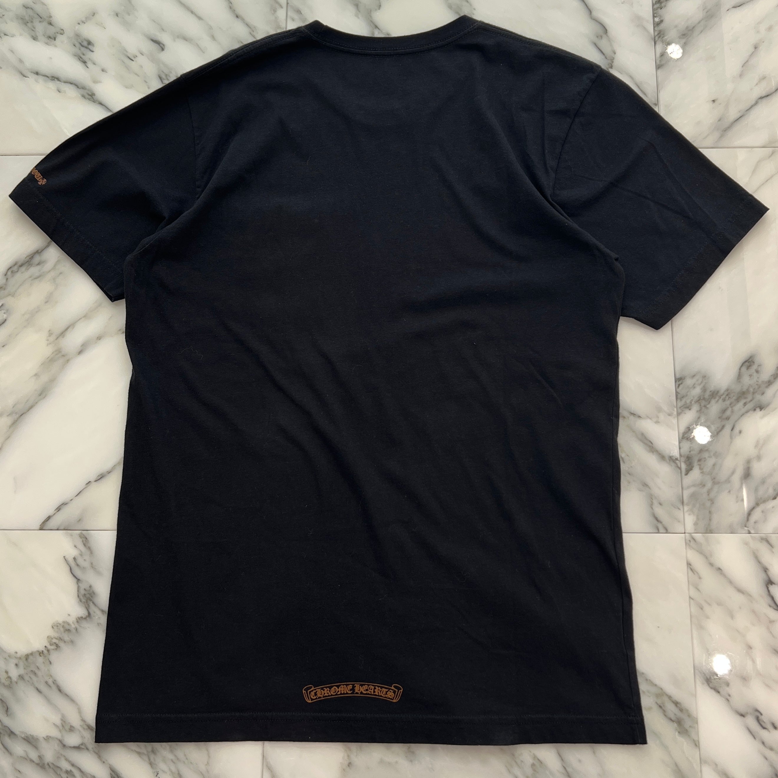 CHROME HEARTS Old English Brown Neck Logo Tee Size L クロムハーツ オールドイングリッシュ ブラウン ネックロゴTシャツ サイズL