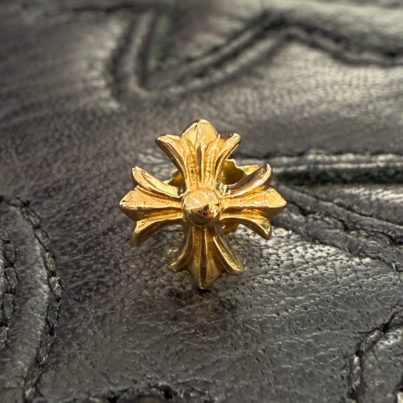 CHROME HEARTS 22K CH Plus Cross Stud Earring クロムハーツ 22K CHプラス クロス スタッズ イヤリング ピアス