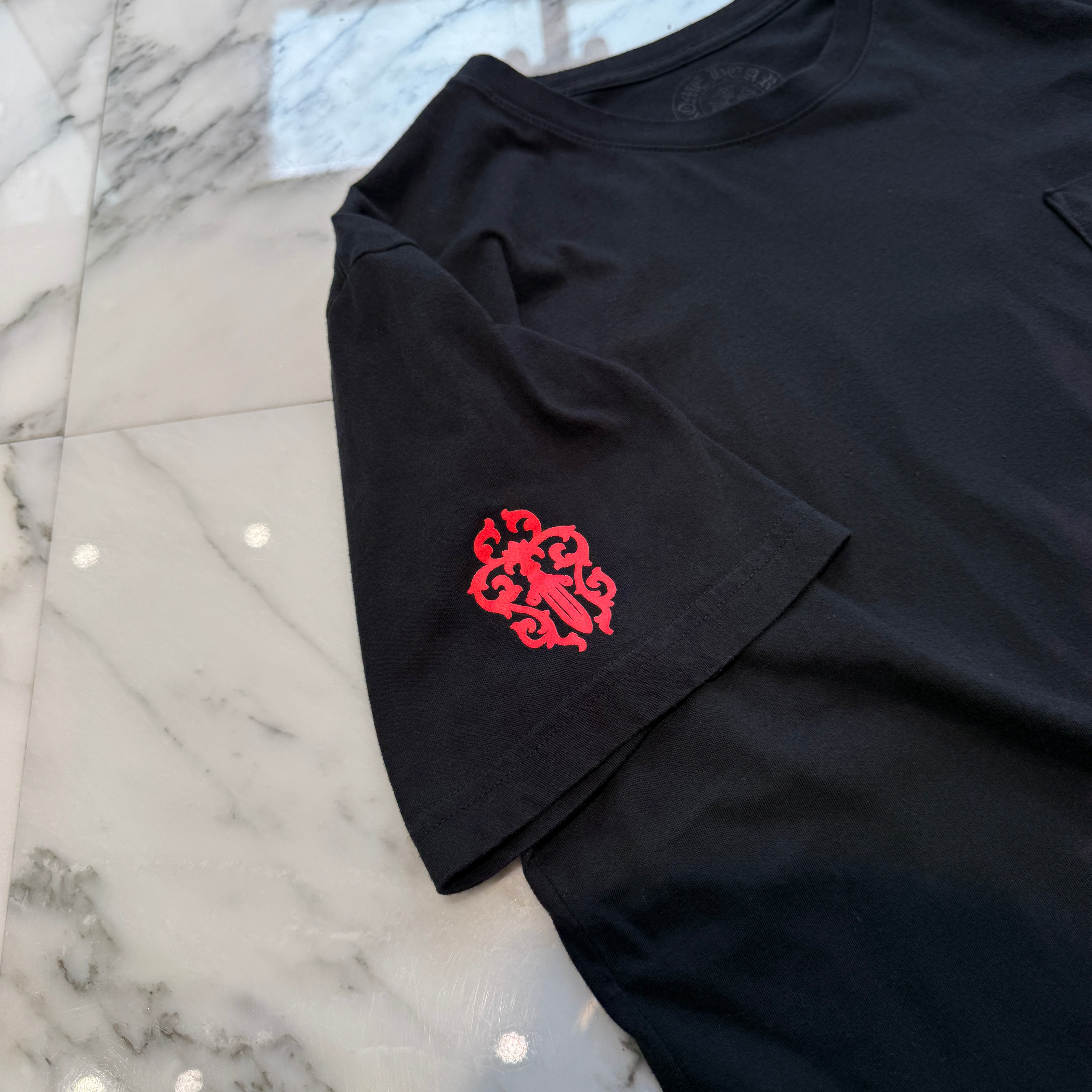 CHROME HEARTS Multi Logo Red Vine Dagger Tee Size L クロムハーツ マルチロゴ総柄 レッド ヴァインダガー Tシャツ サイズL