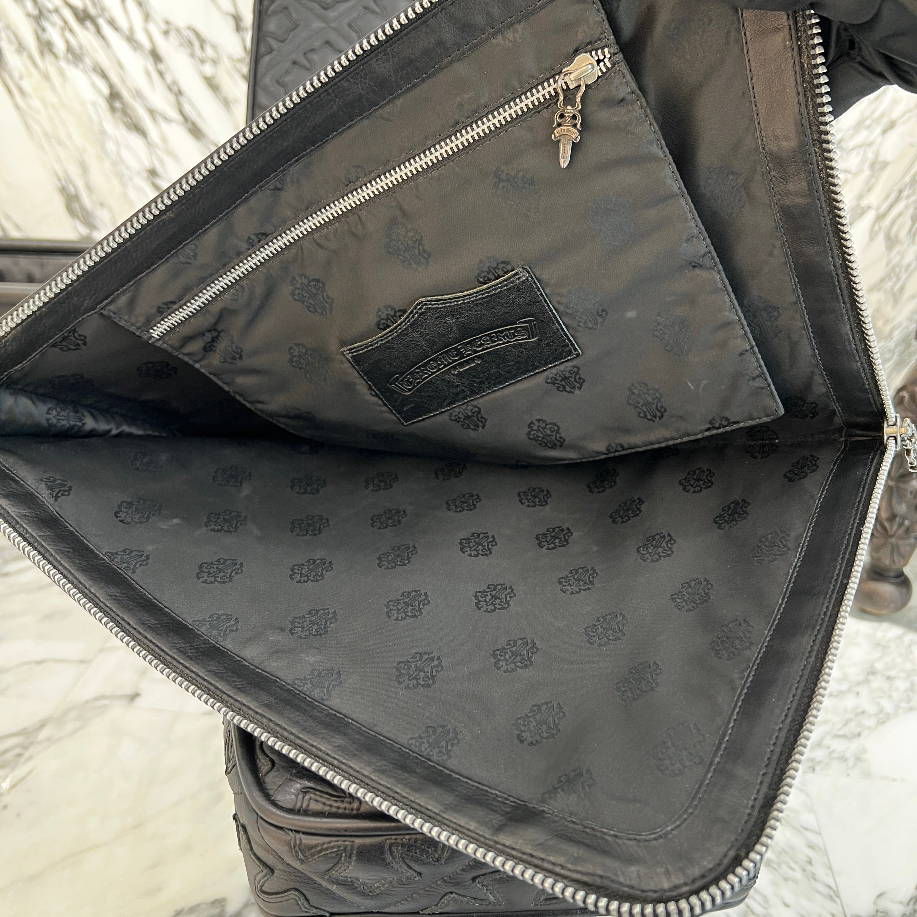 CHROME HEARTS Round Zip CH Plus Logo Leather Crutch Bag クロムハーツ ラウンドジップ CHプラス ロゴ レザー クラッチバッグ