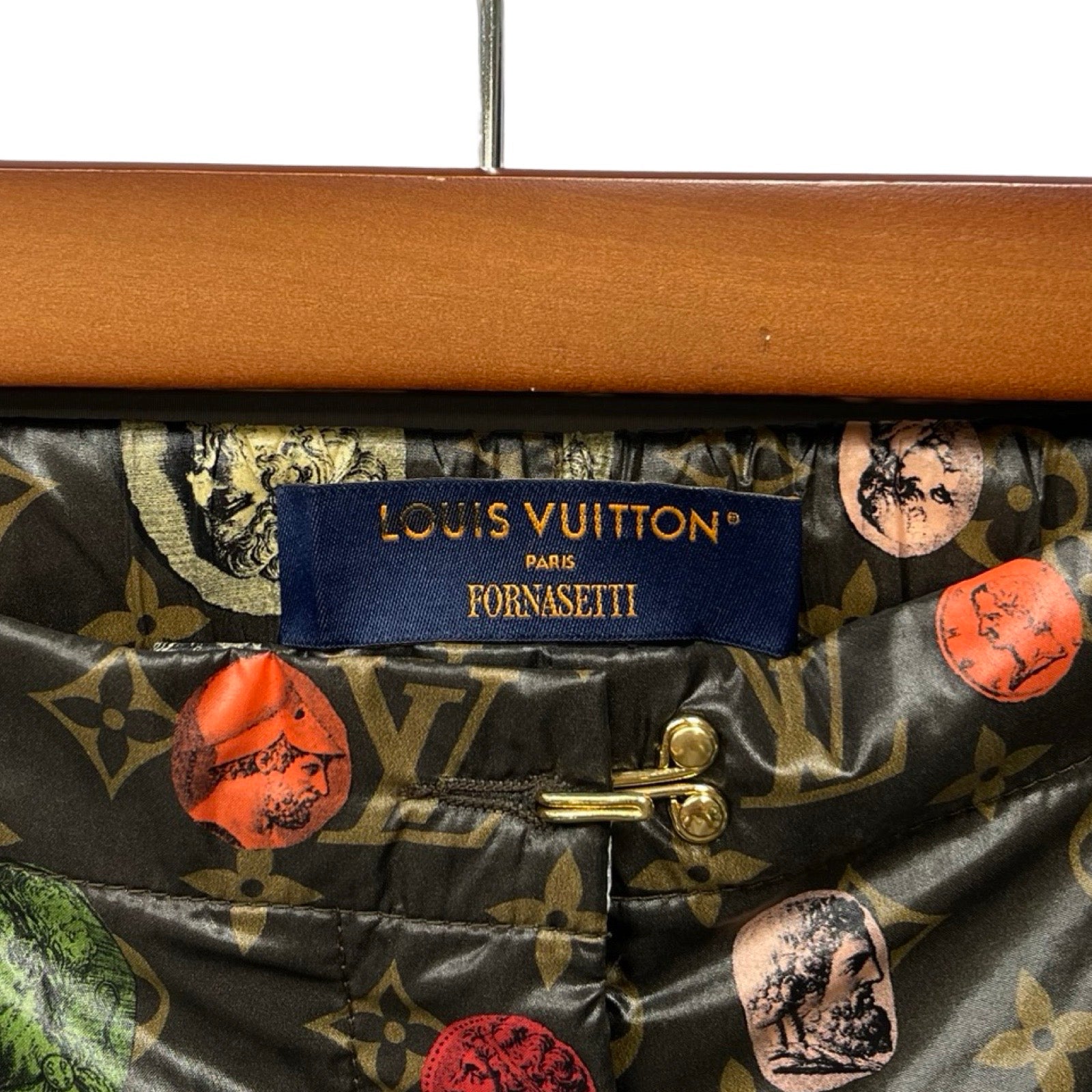 新品未使用】Louis Vuitton × FORNASETTI ダウン 目を惹くお洒落