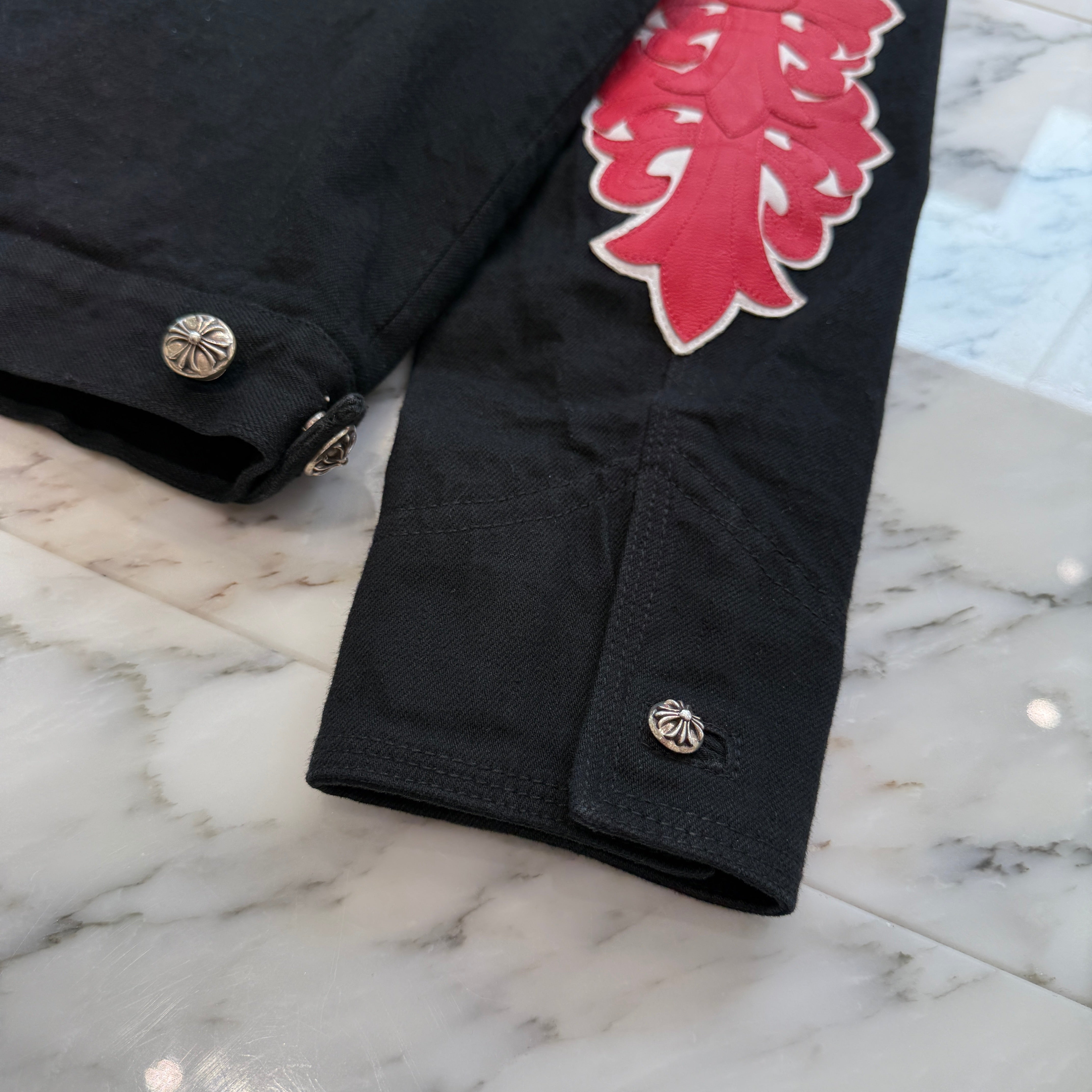 CHROME HEARTS Floral Cross Leather Patch Flare Knee Sleeve Denim Jacket Size M クロムハーツ フローラルクロス レザーパッチ フレアニー スリーブ デニムジャケット サイズM