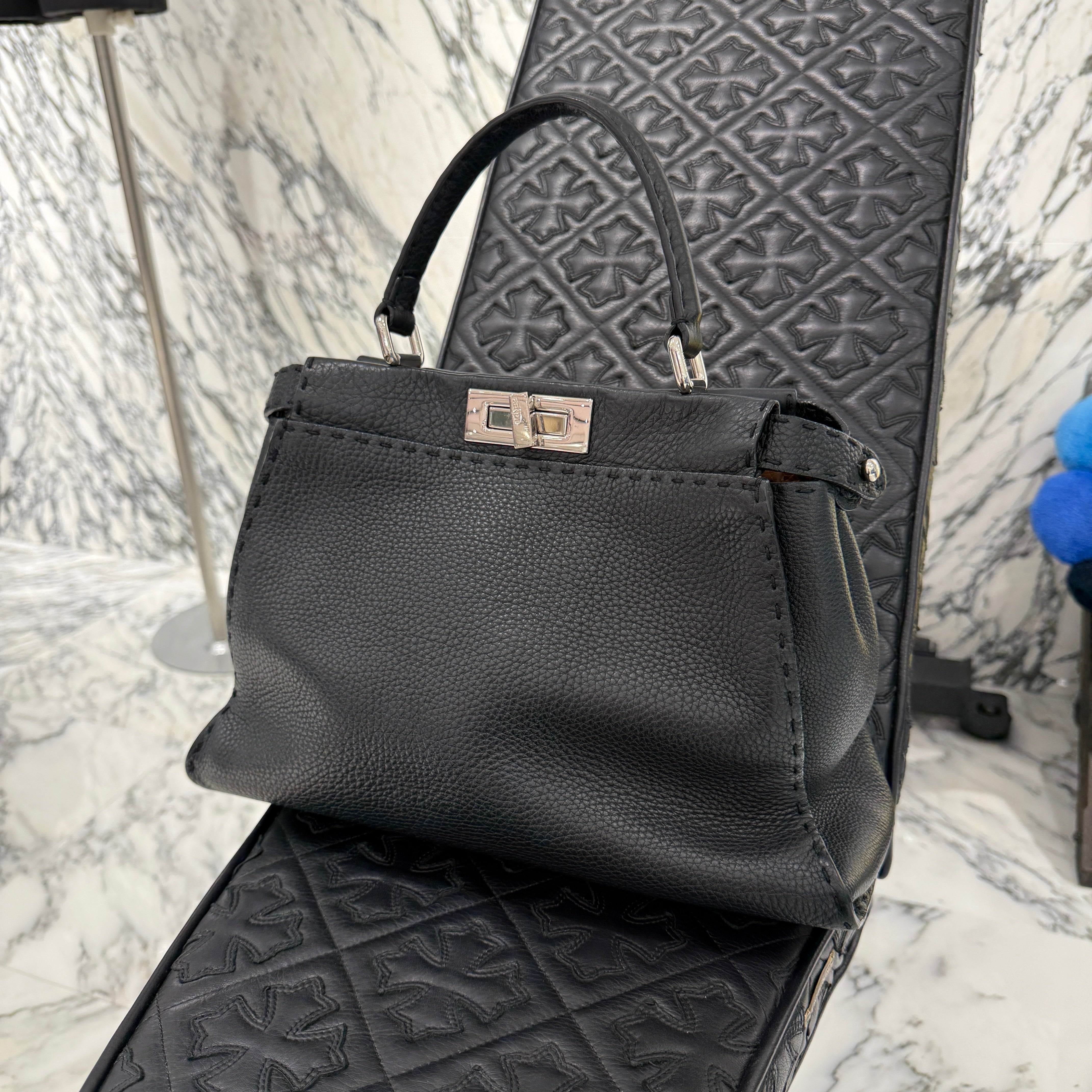 FENDI Peekaboo Medium Leather Hand Bag フェンディ ピーカブー ミディアム レザーハンドバッグ