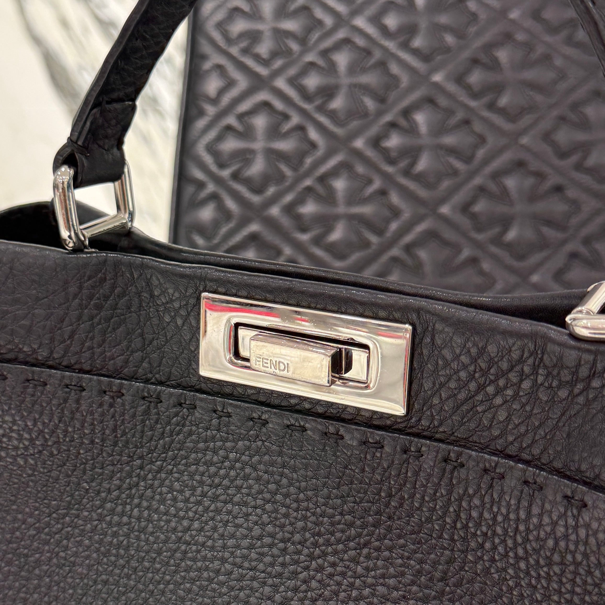 FENDI Peekaboo Medium Leather Hand Bag フェンディ ピーカブー ミディアム レザーハンドバッグ