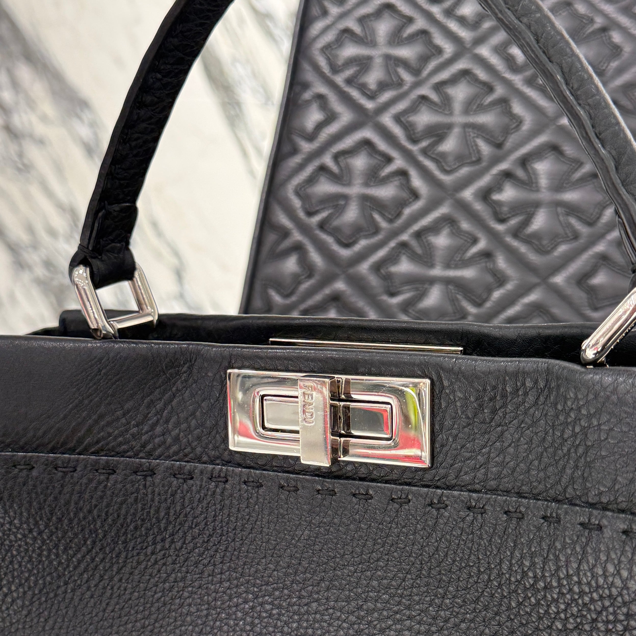 FENDI Peekaboo Medium Leather Hand Bag フェンディ ピーカブー ミディアム レザーハンドバッグ