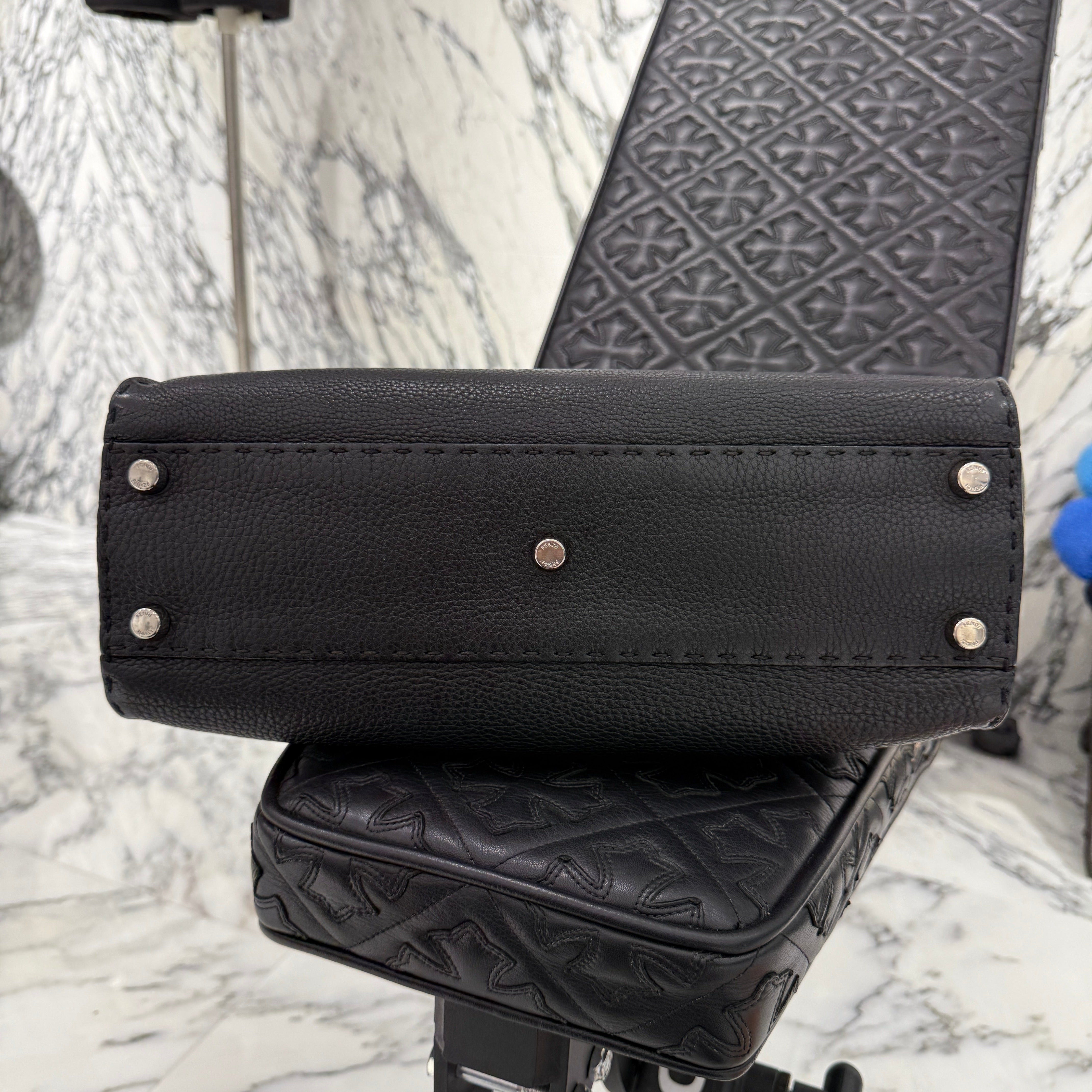 FENDI Peekaboo Medium Leather Hand Bag フェンディ ピーカブー ミディアム レザーハンドバッグ