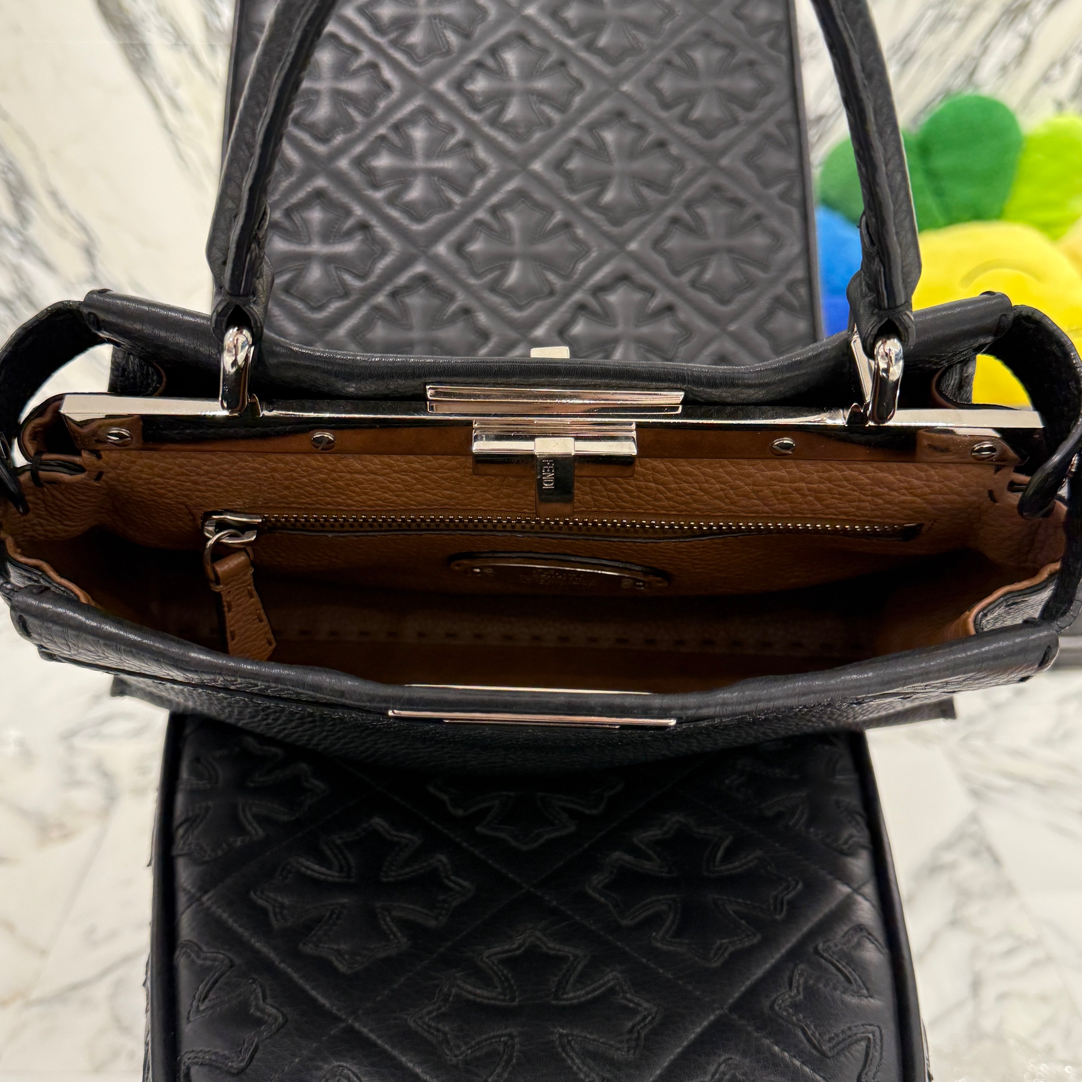 FENDI Peekaboo Medium Leather Hand Bag フェンディ ピーカブー ミディアム レザーハンドバッグ